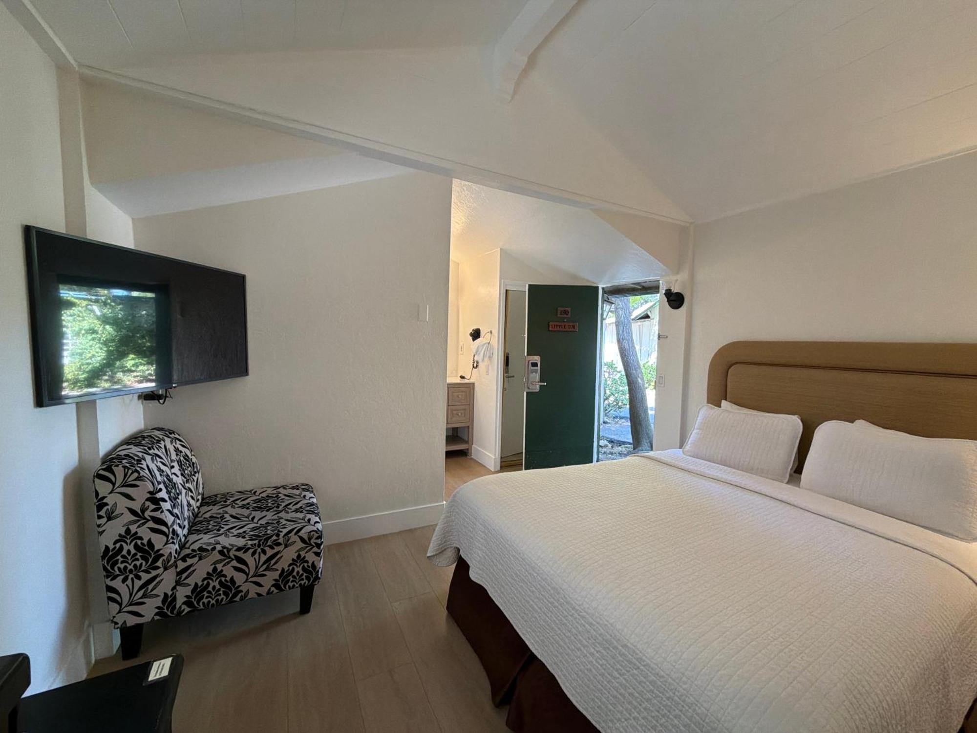 One-Bedroom Queen Cottage