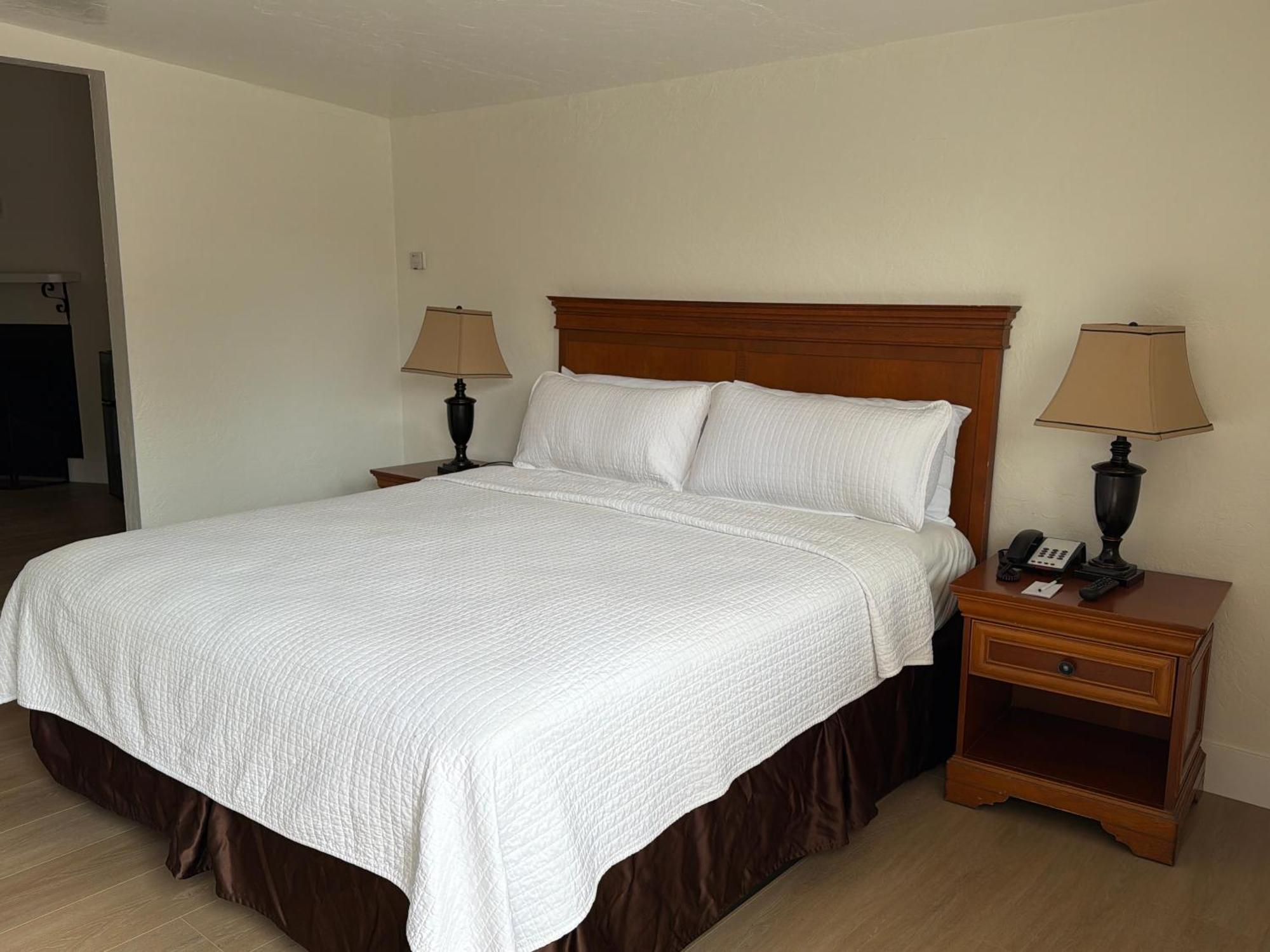 Deluxe King Suite