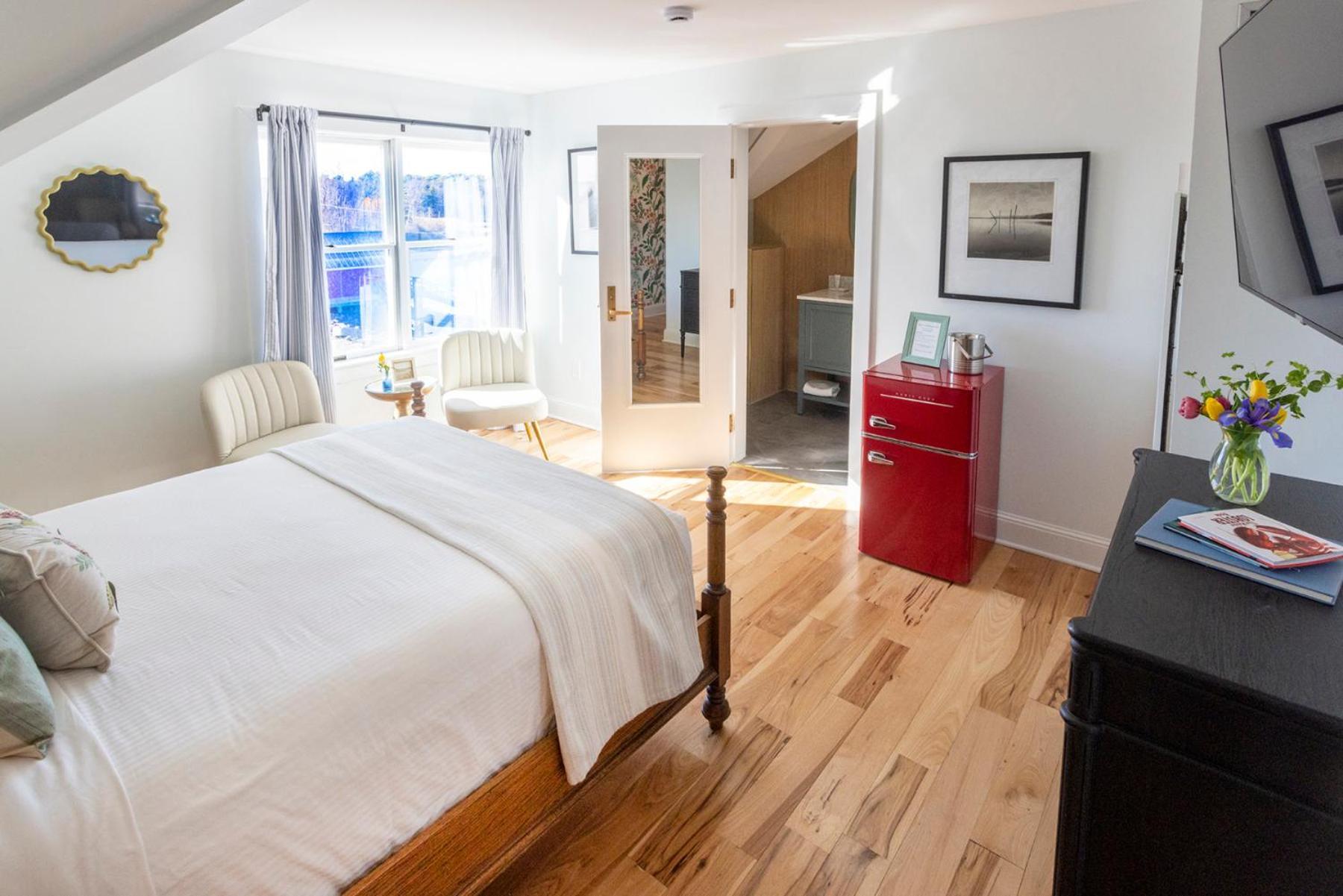 Spa Queen Partial Waterview