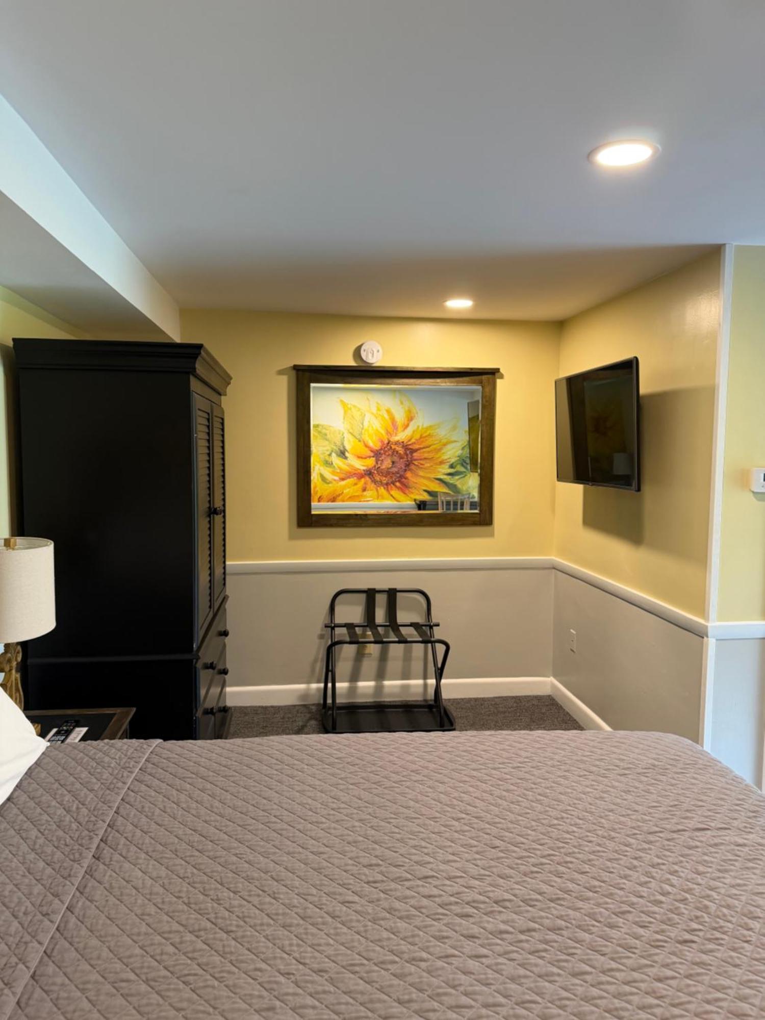 Standard Queen Room