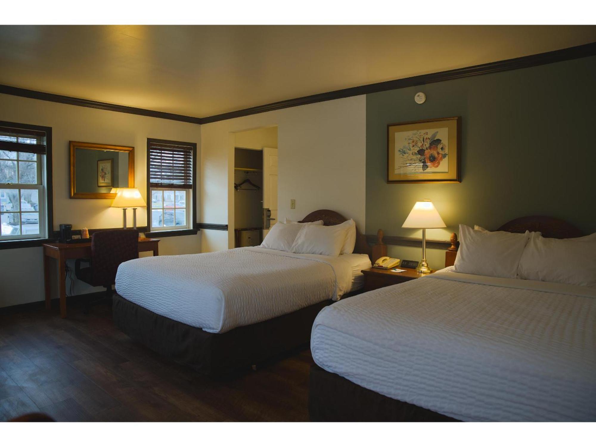 Standard Queen Room Two Queen Beds Upper Floor