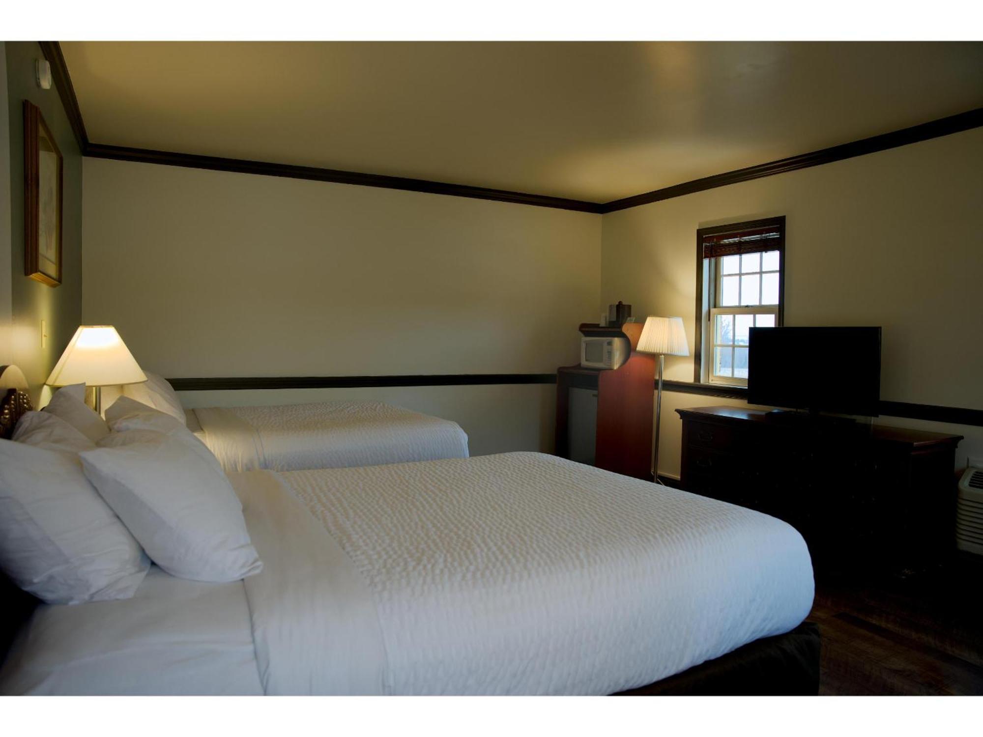 Standard Queen Room Two Queen Beds Upper Floor