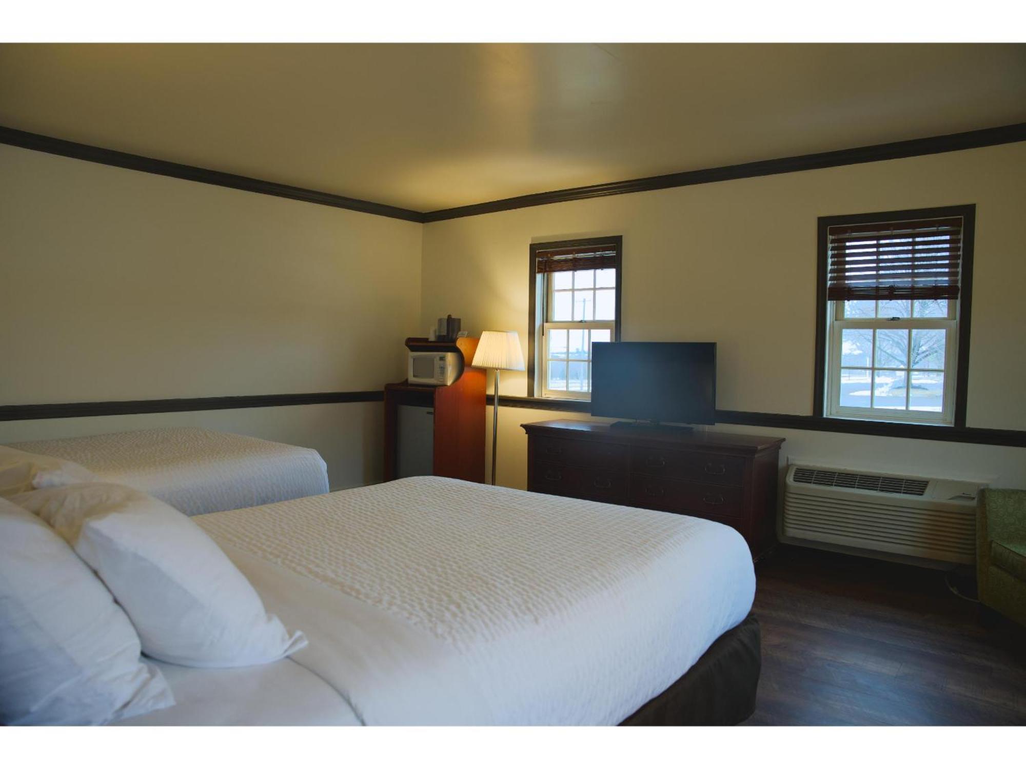 Standard Queen Room Two Queen Beds Upper Floor
