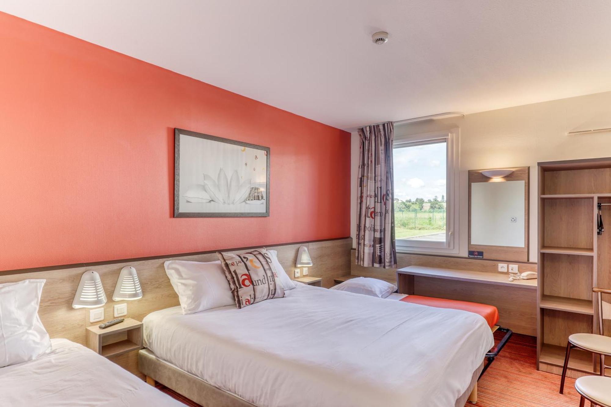 Quadruple Room 1 double bed 1 single bed bed 70 or 160cm