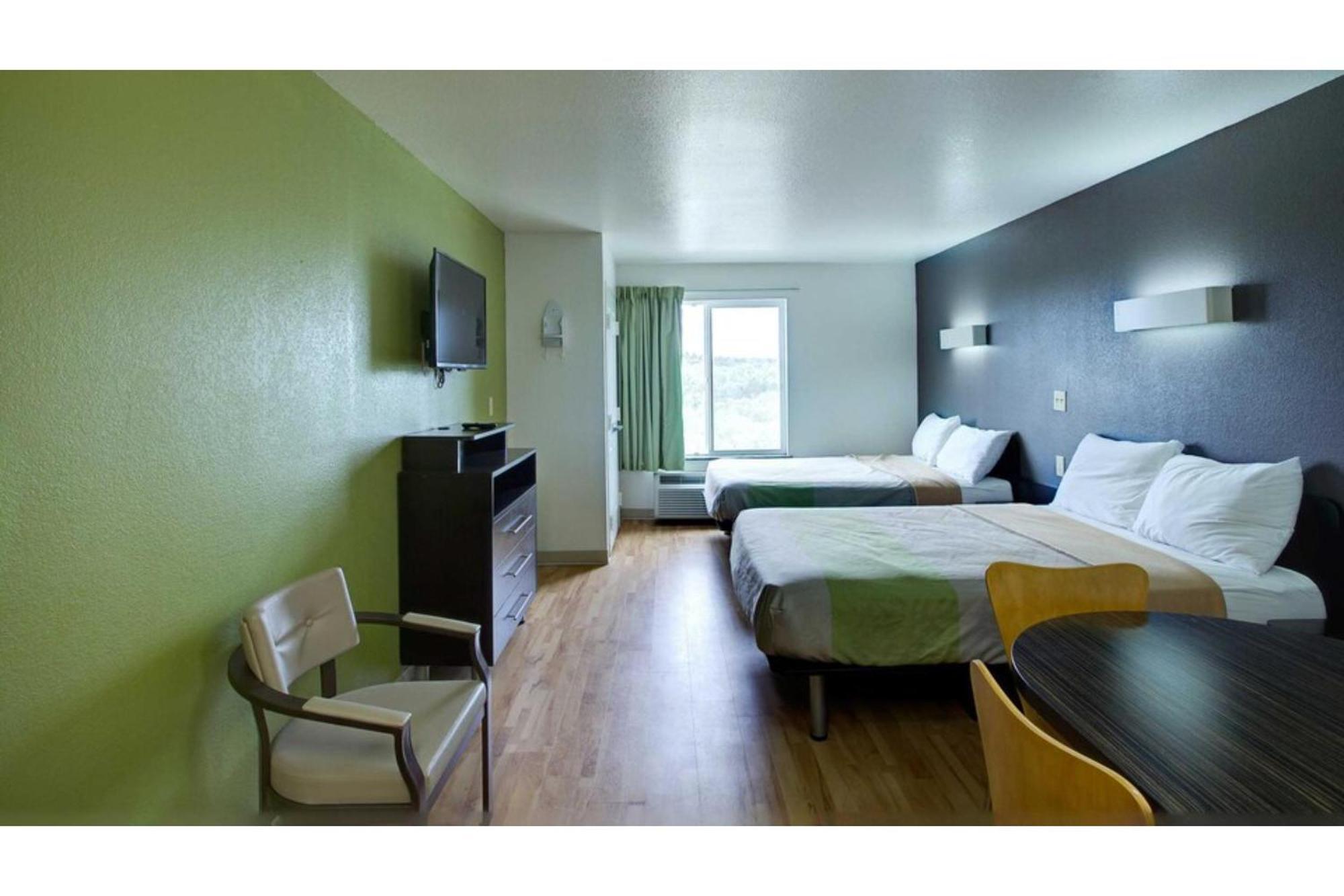 Queen Room Two Queen Beds Non-Smoking