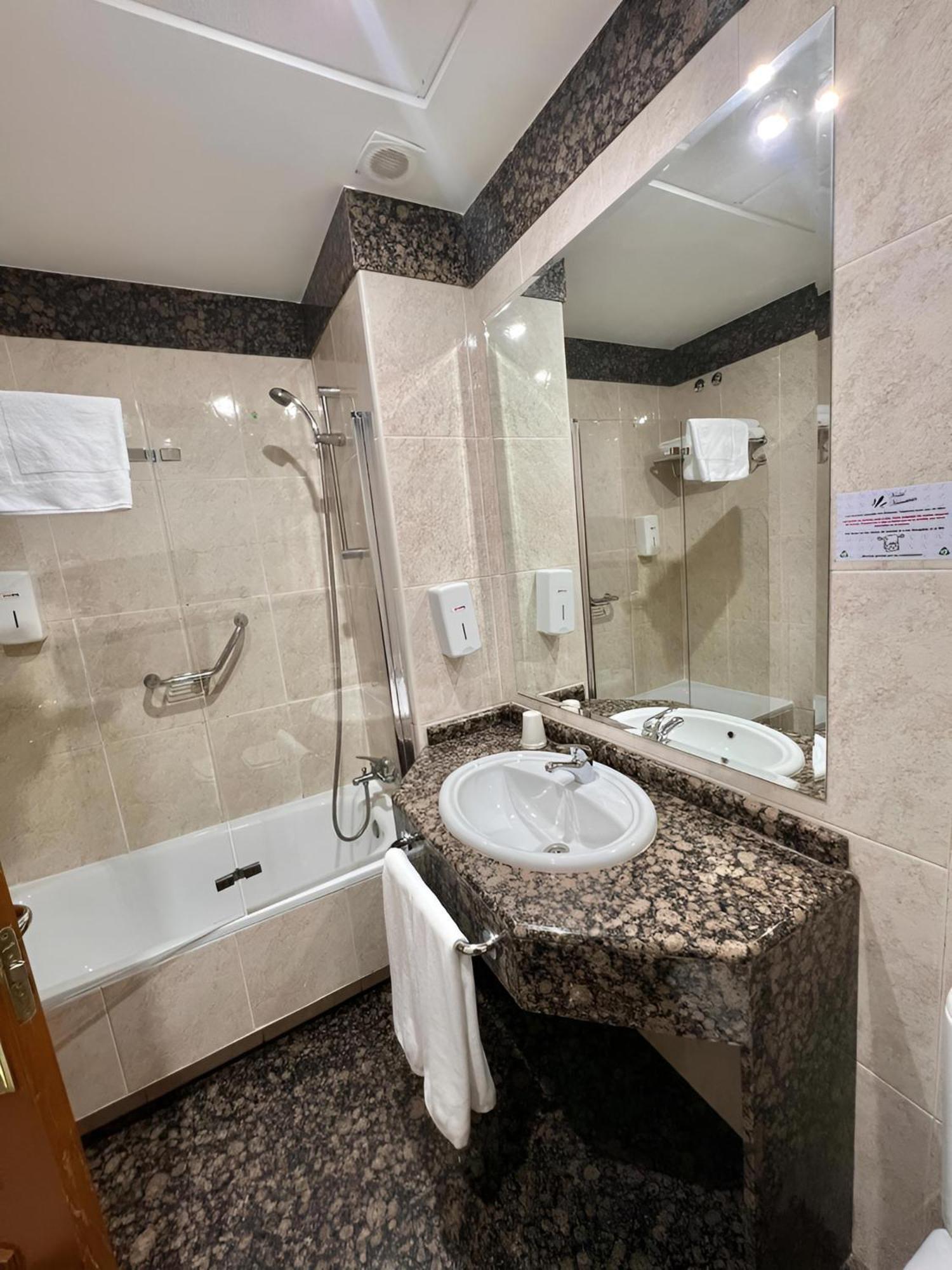 Double or Twin Room Bathroom