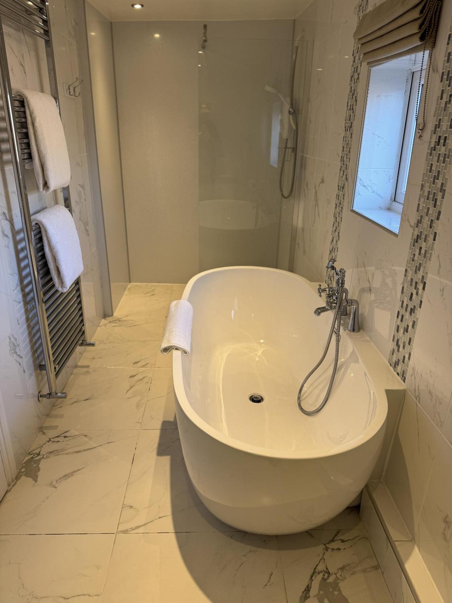 Deluxe Double Room Bath
