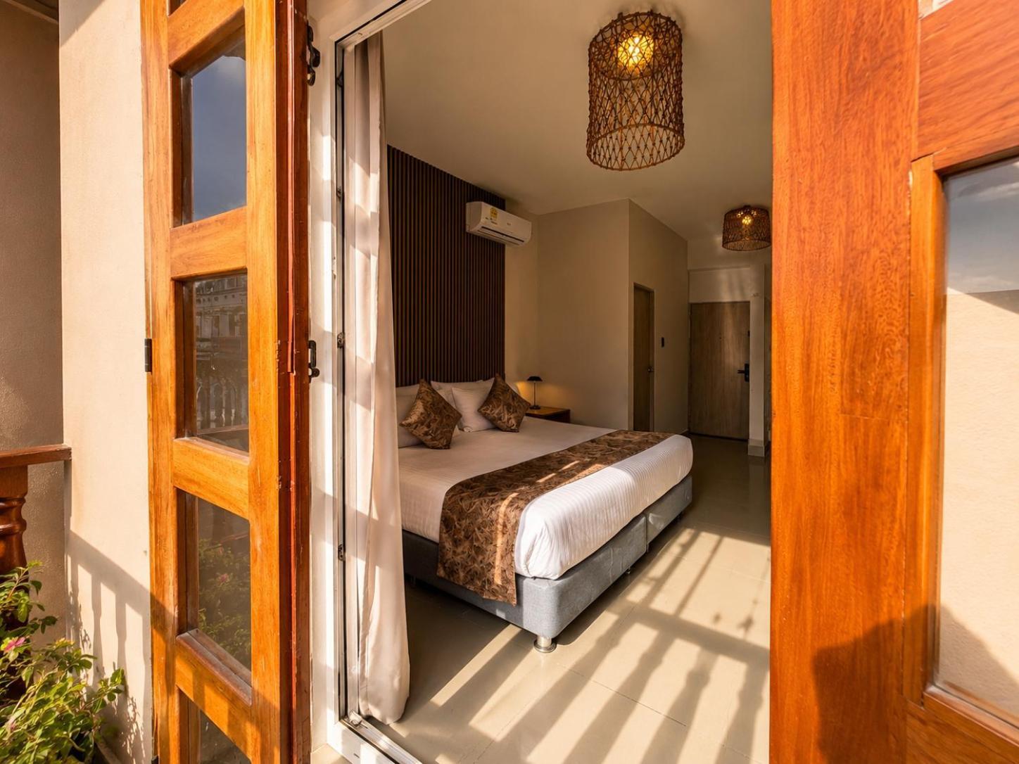 Standard King Room