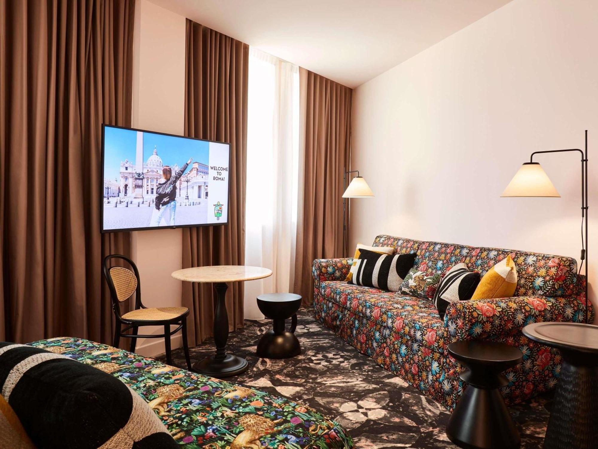 XL Mama Family Room