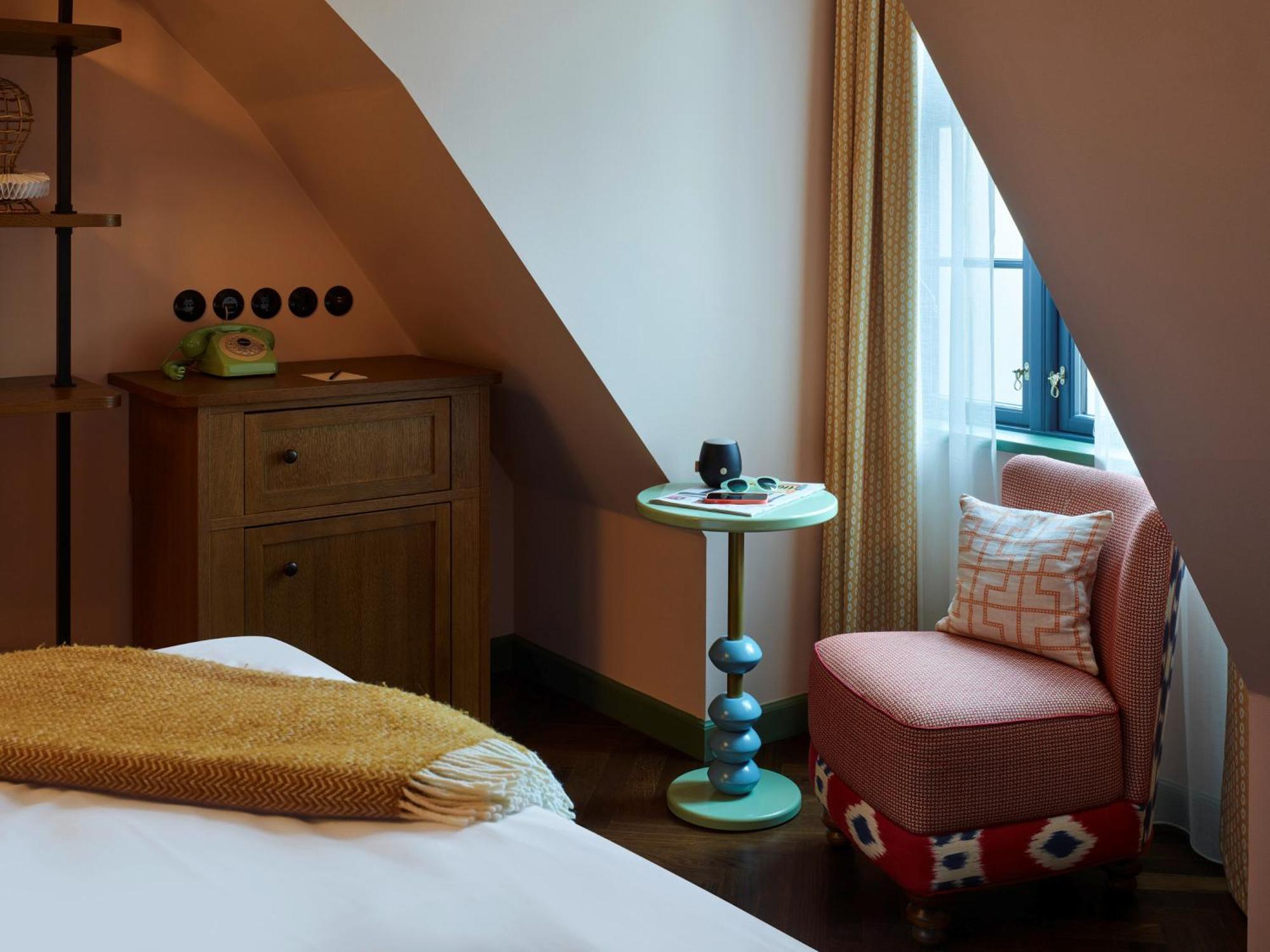 Medium Room
