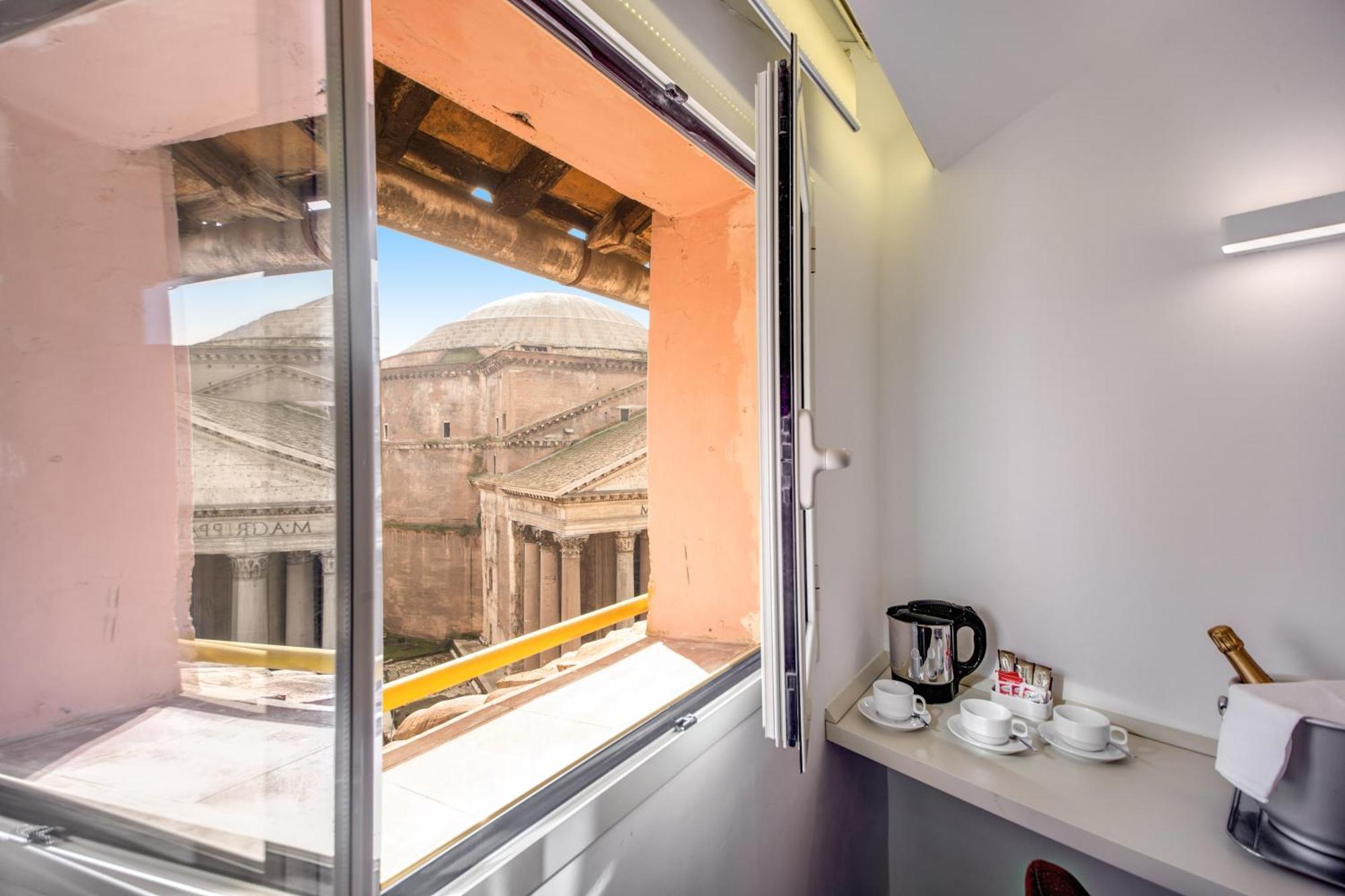 Junior Suite Pantheon View