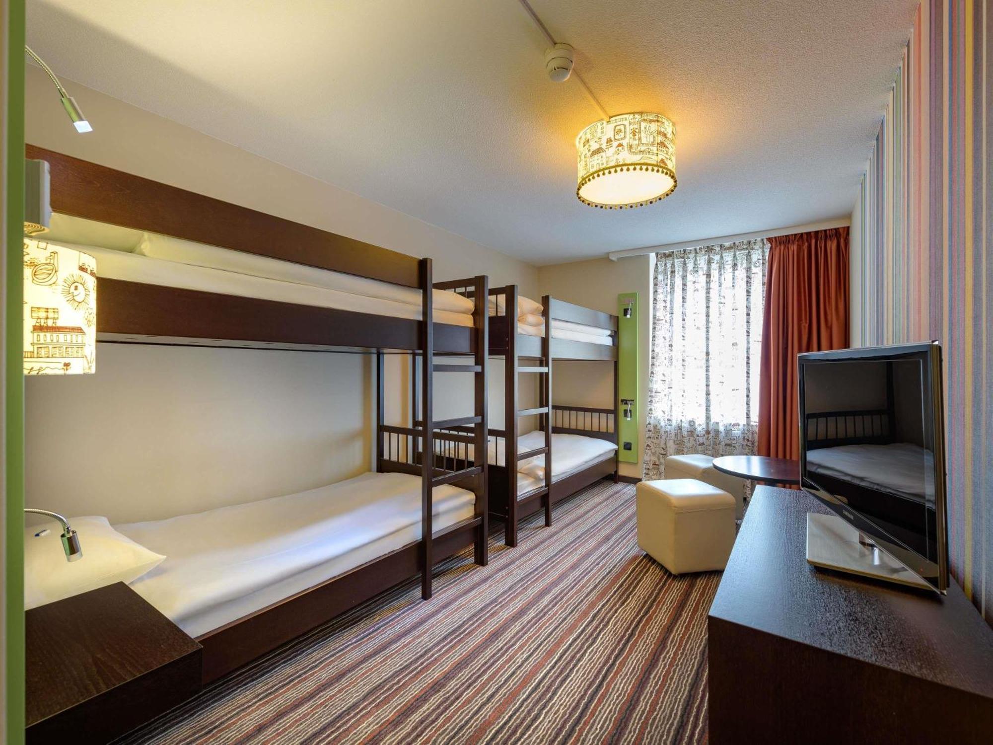 Family Room Two Queen Beds