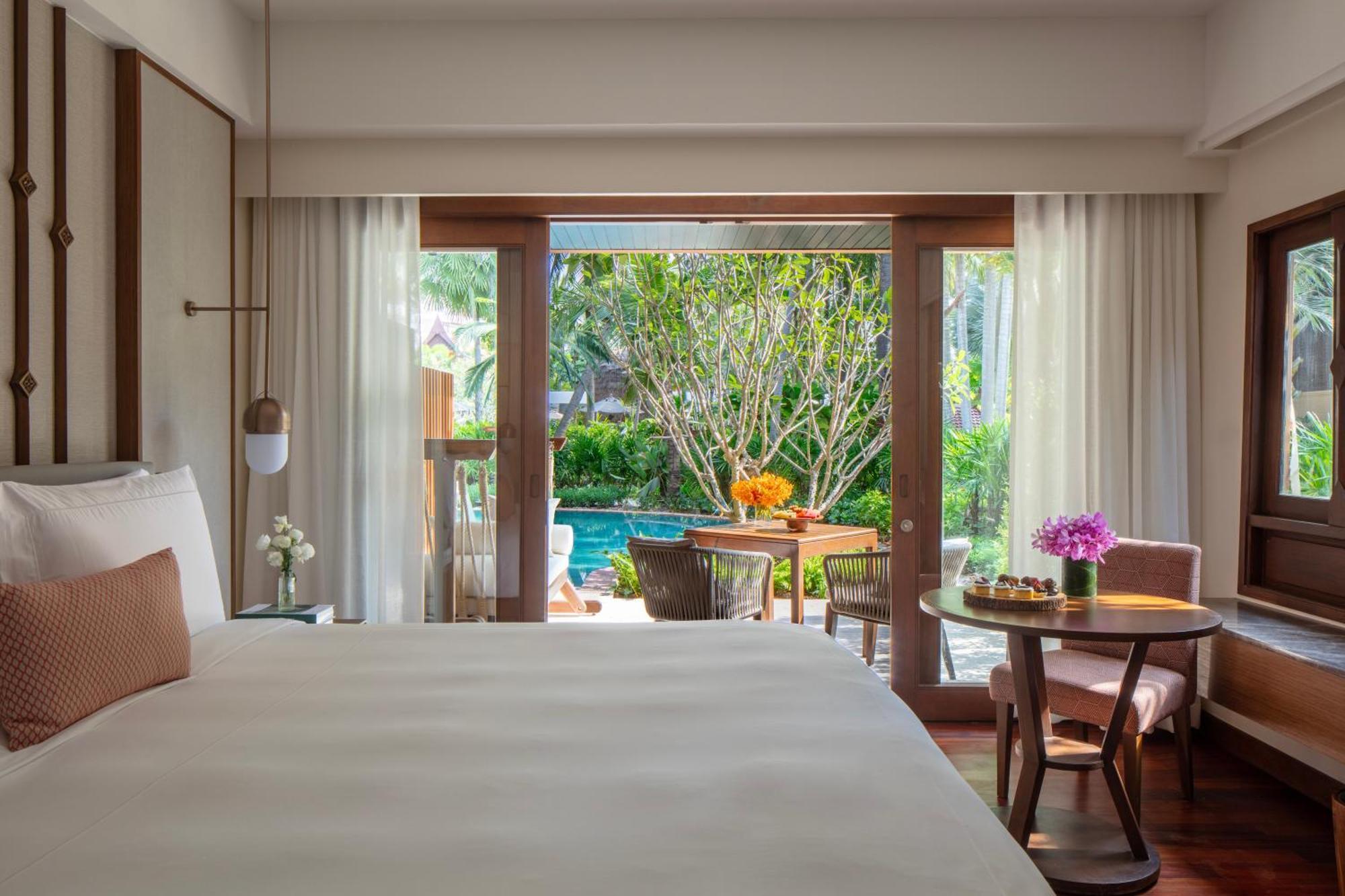 Deluxe Pool Access Room