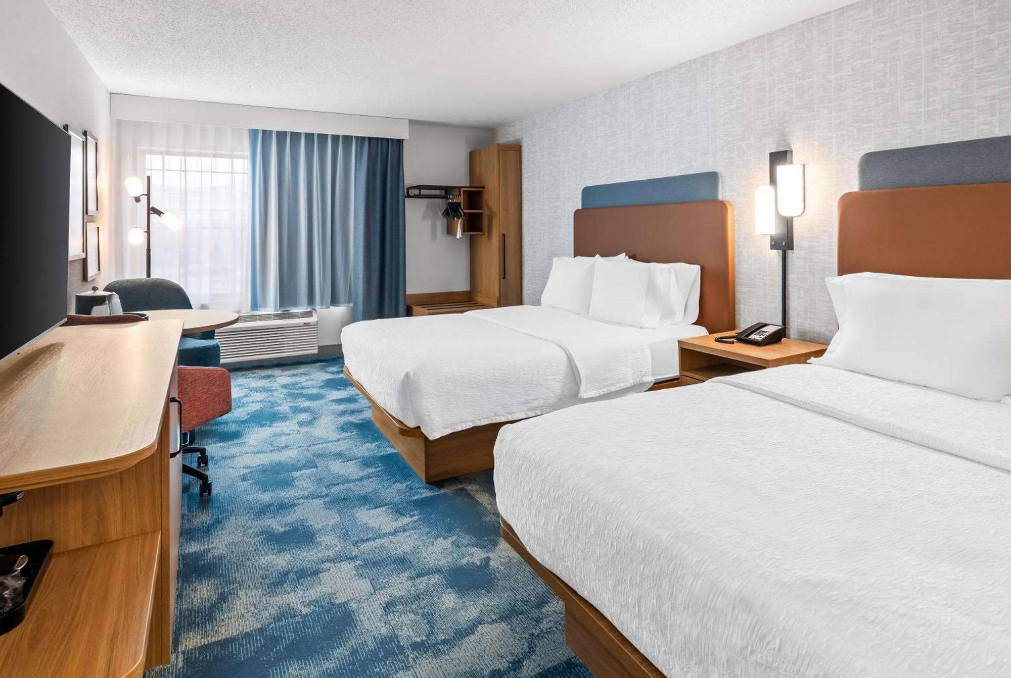 Queen Room with Two Queen Beds and City View - Non-Smoking