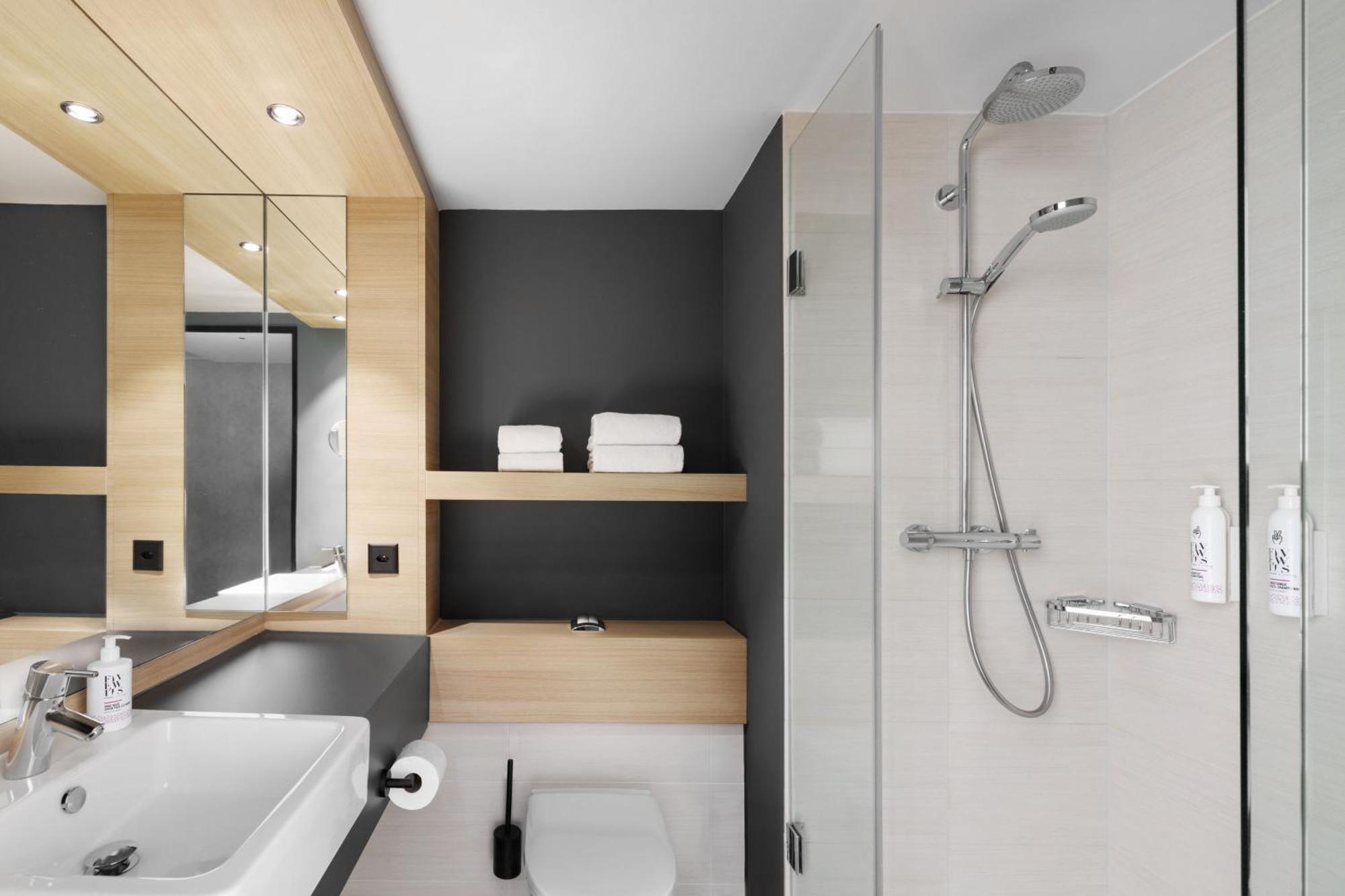 Moxy Letzigrund Queen Room Balcony