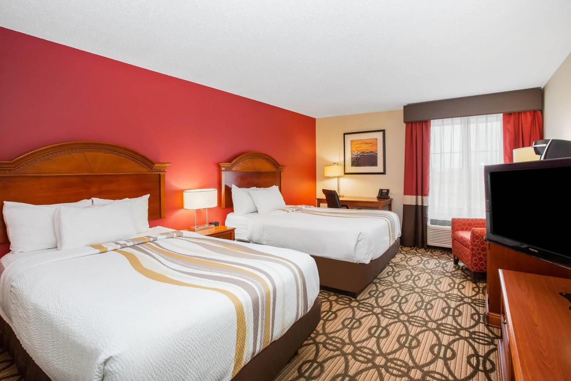 Queen Room with Two Queen Beds and Bathtub with Grab Bars - Mobility Accessible/Non-Smoking