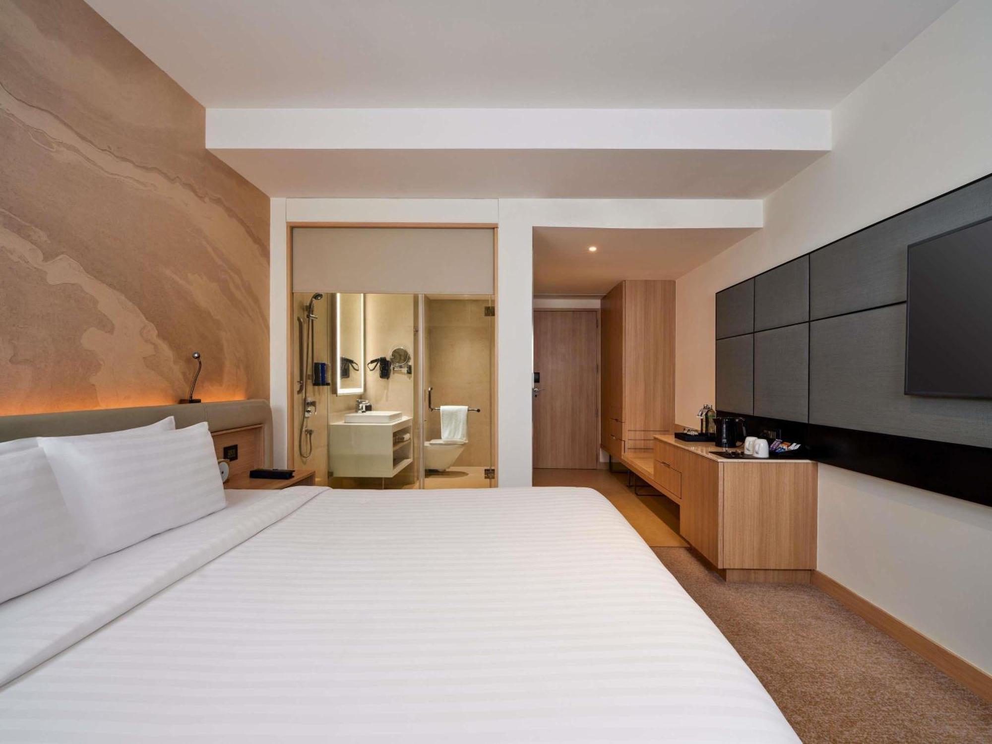 Premier King Room on Exclusive Floor Premier Lounge Access on Food & Beverage Laundry SPA