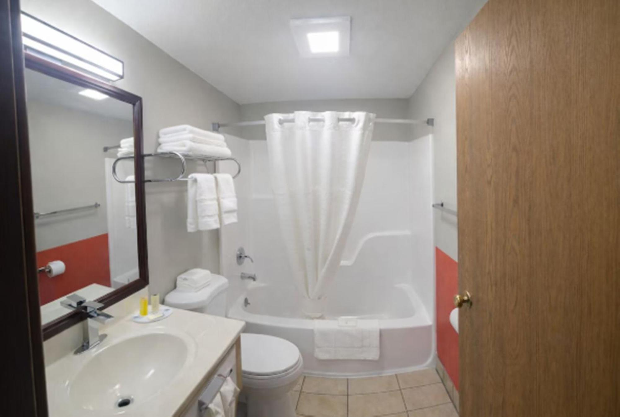 Queen Room Mobility Access or Non-Smoking
