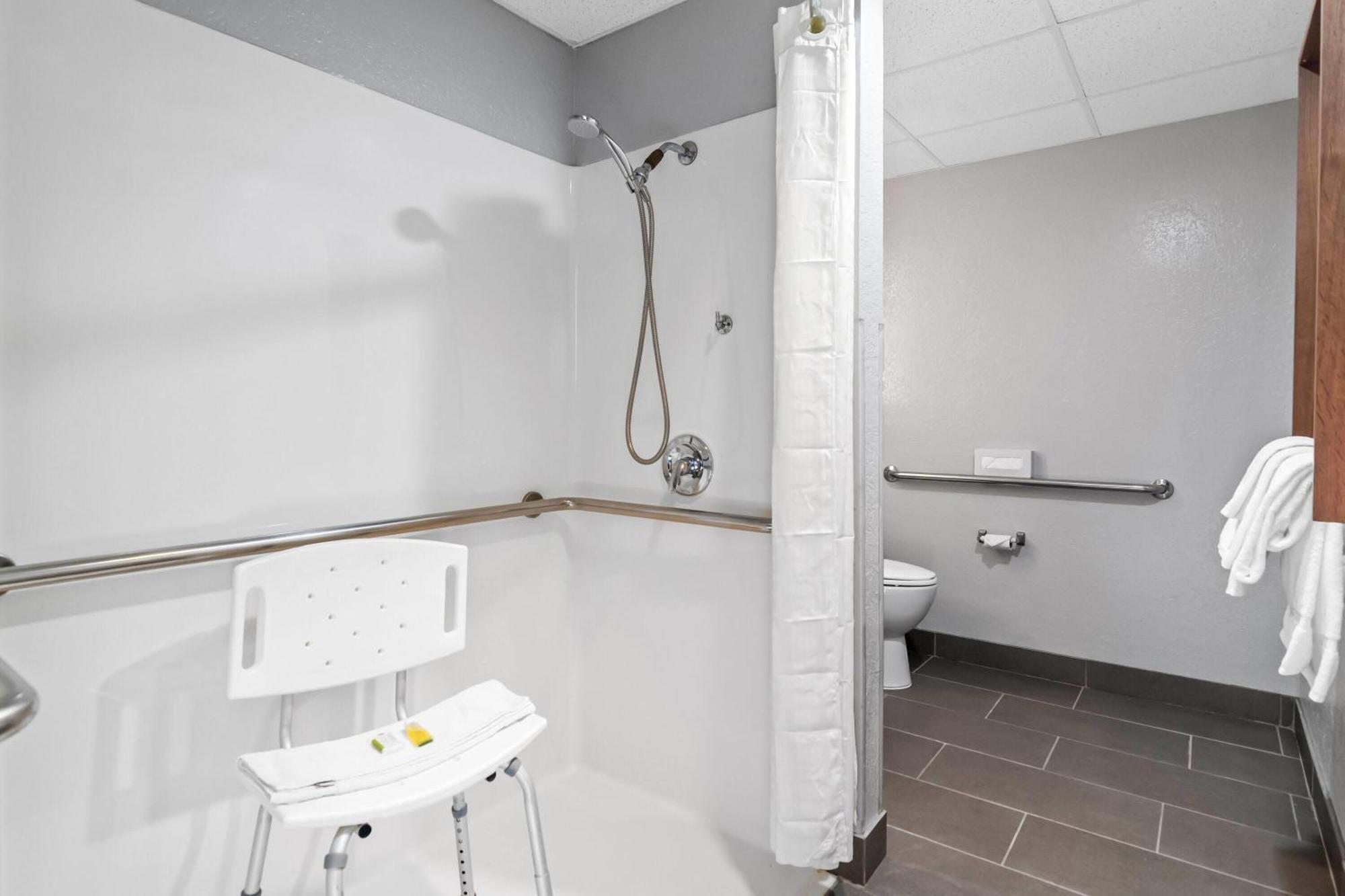 Queen Room - Mobility Access/Non-Smoking