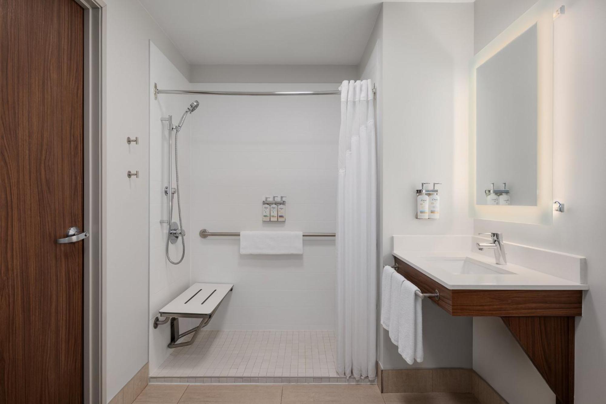 King Room Mobility Access or Roll Shower Non-Smoking