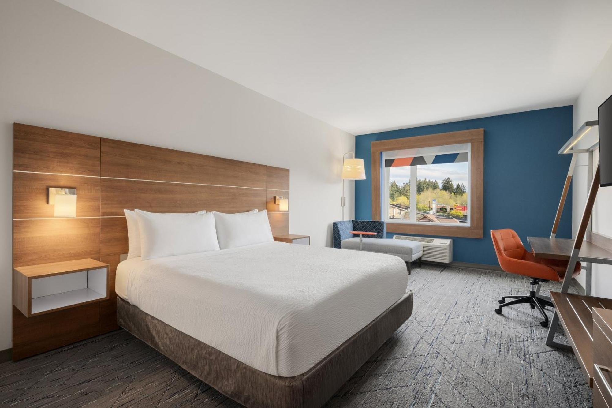 King Room Mobility Access or Roll Shower Non-Smoking