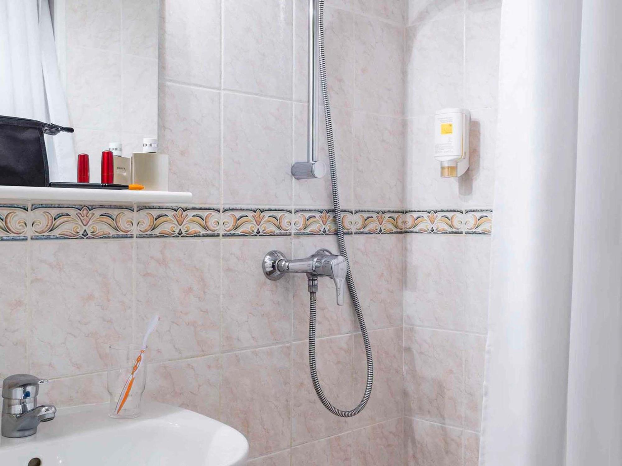 Standard Studio Shower