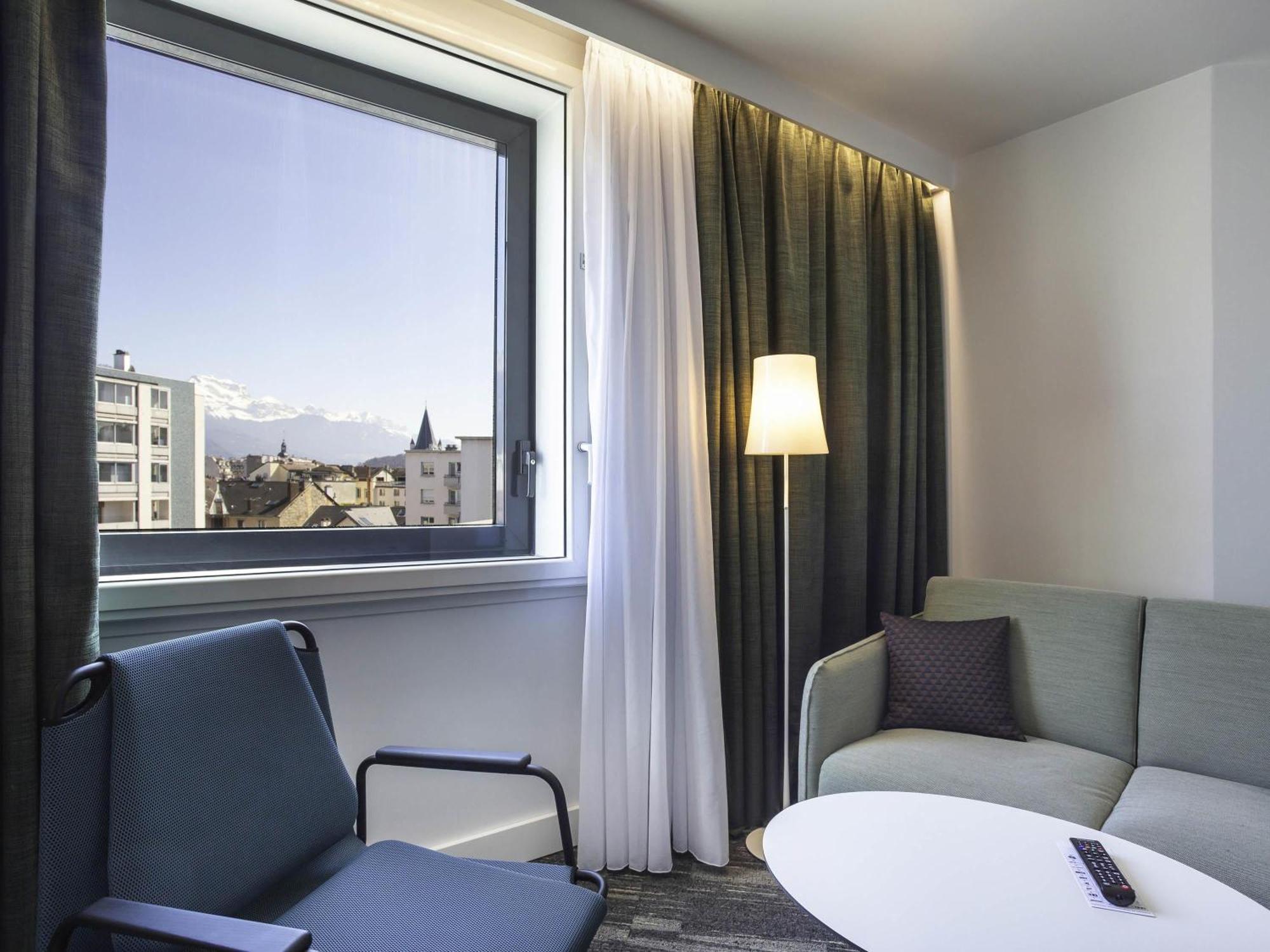 Suite One Double Bed Mountain View