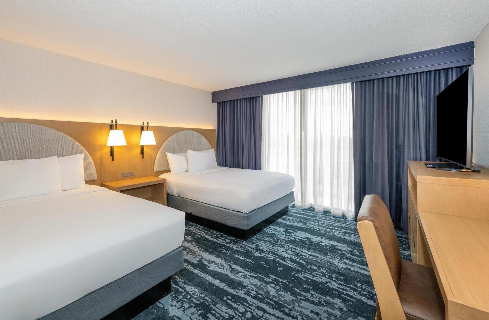 Two-Room Queen Suite Two Queen Beds