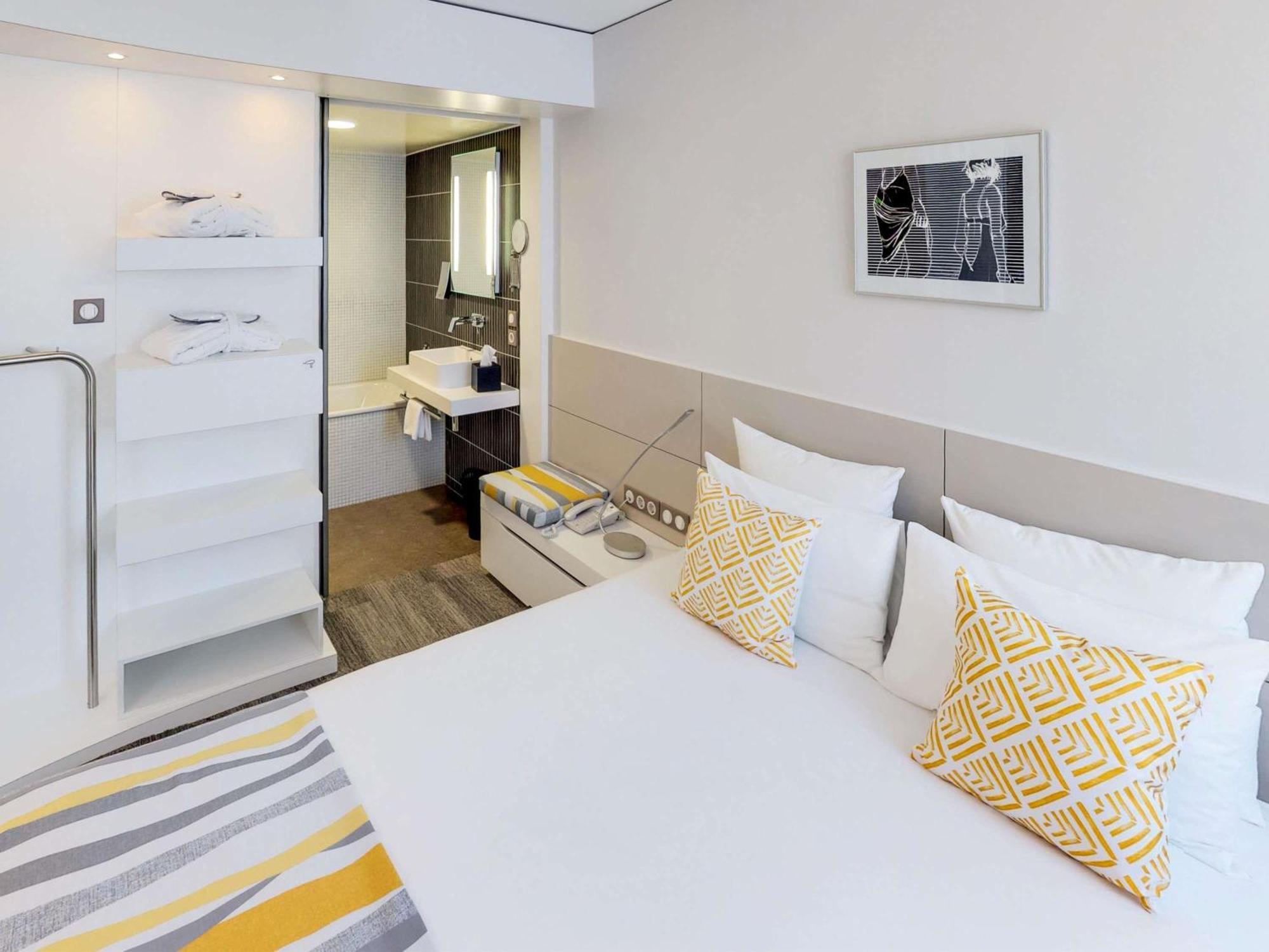 Deluxe Queen Suite