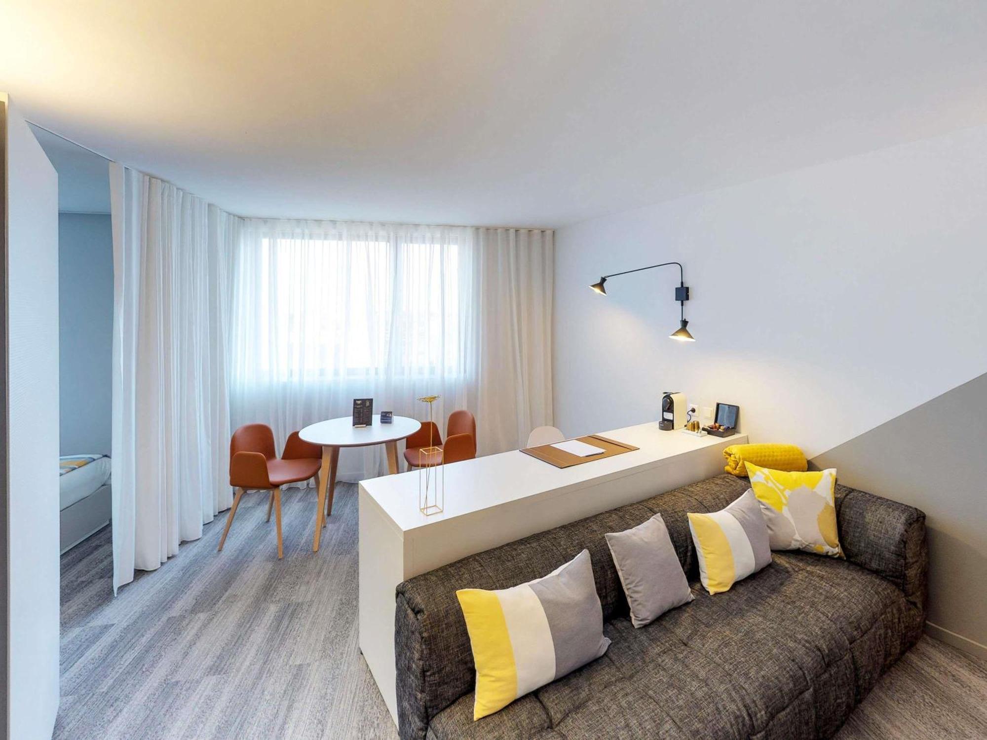 Deluxe Queen Suite