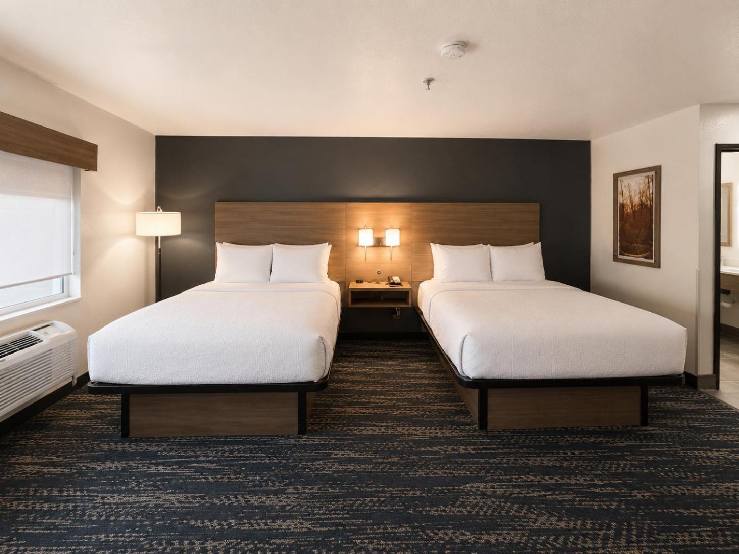 Suite Two Queen Beds Non-Smoking