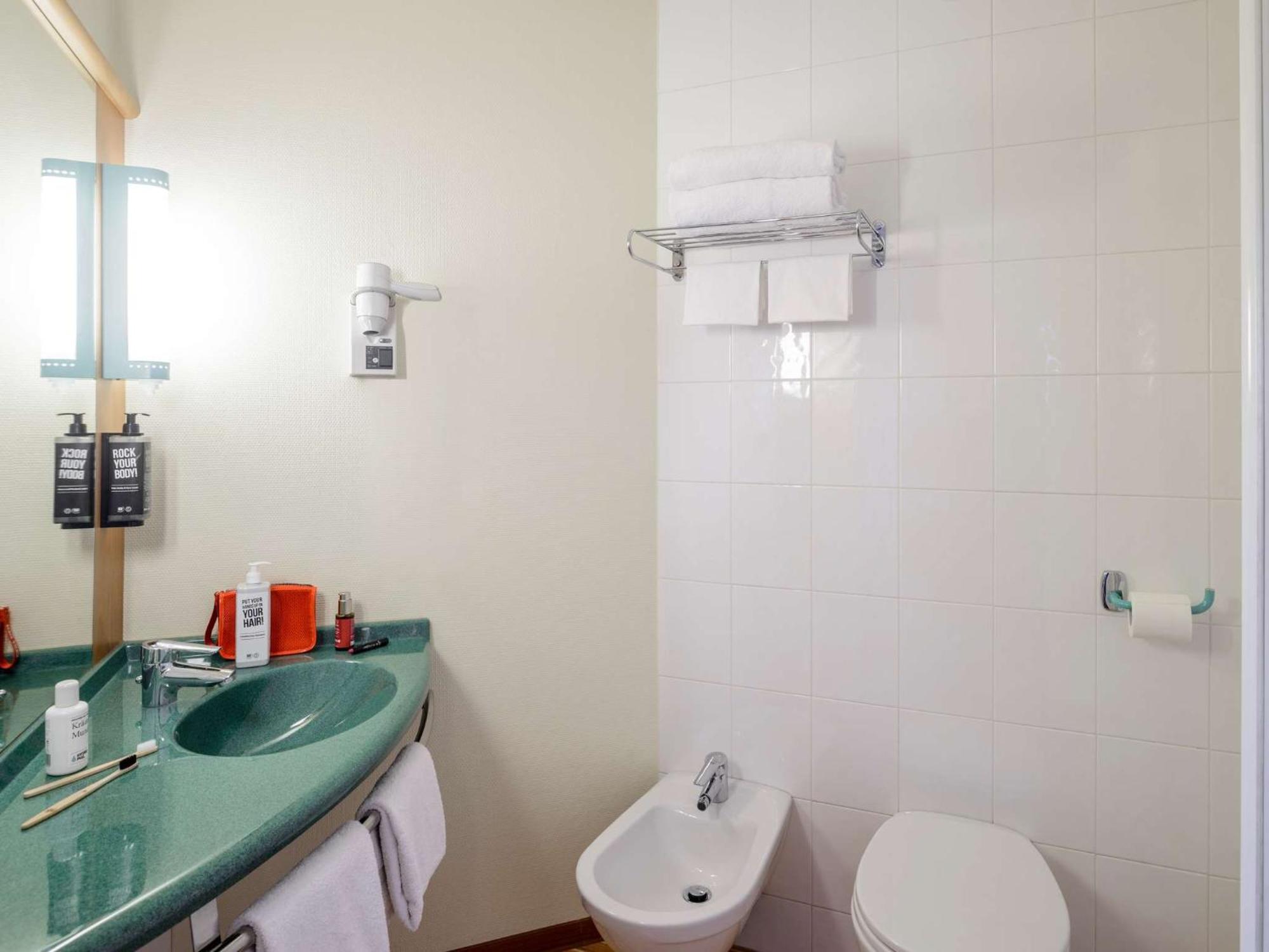 Standard Room 2 Single Beds