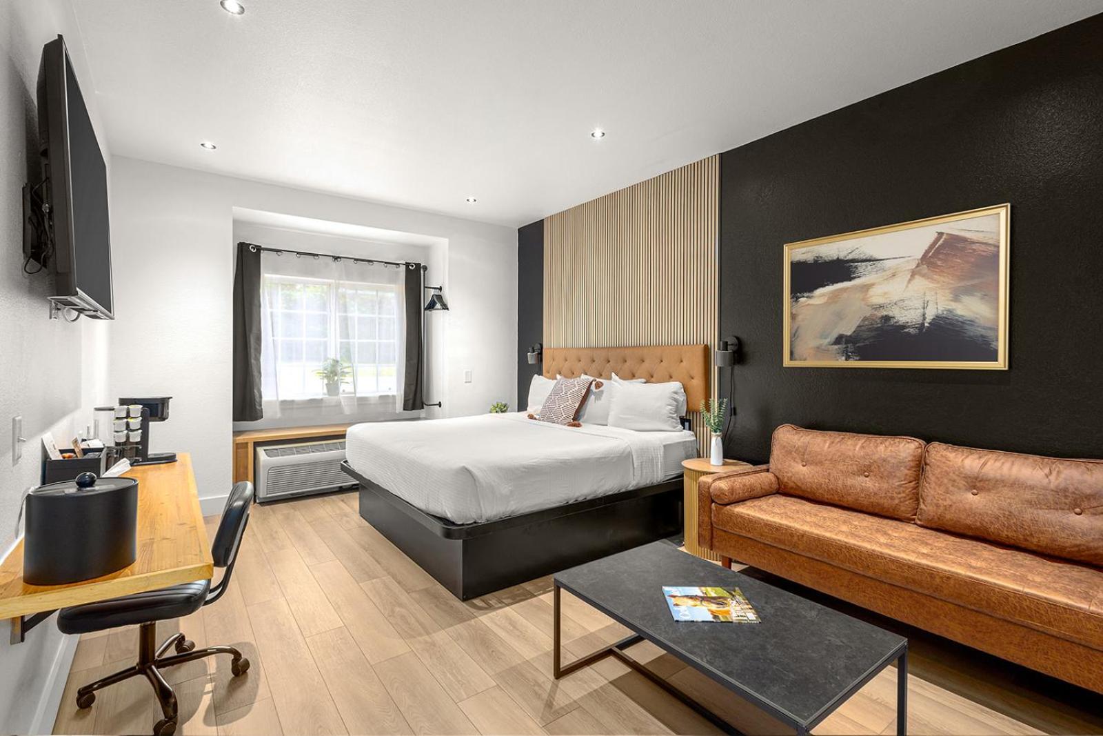 Deluxe King Suite