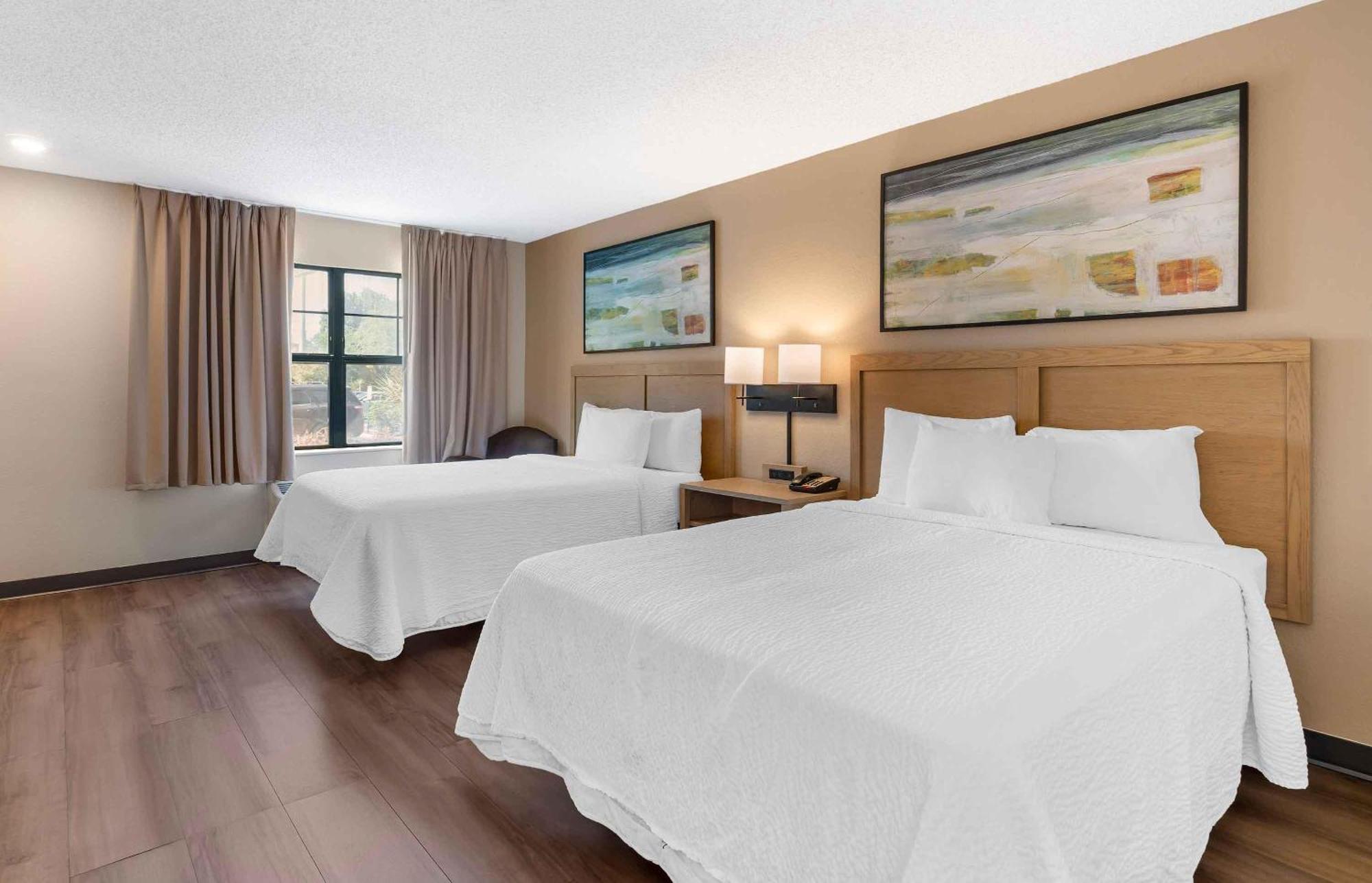 Studio with 2 Queen Beds - Non-Smoking