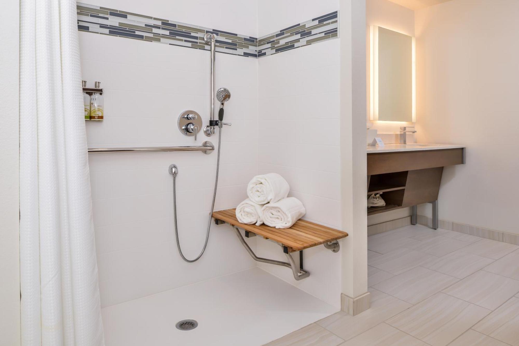 Executive King Room with Tub - Mobility and Hearing Accessible