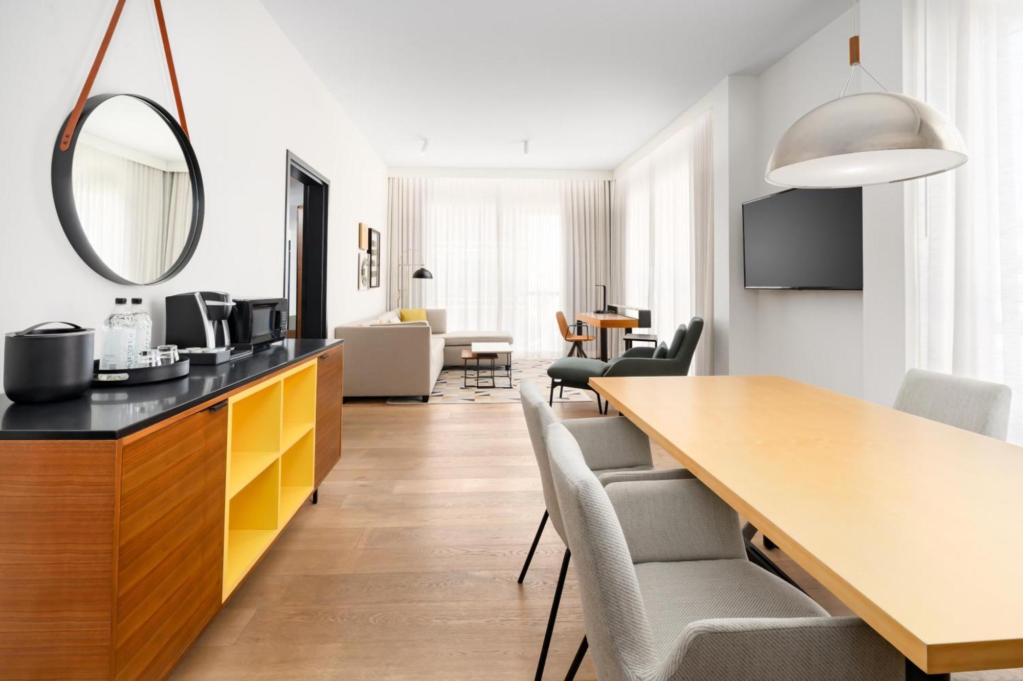 One-Bedroom King Suite