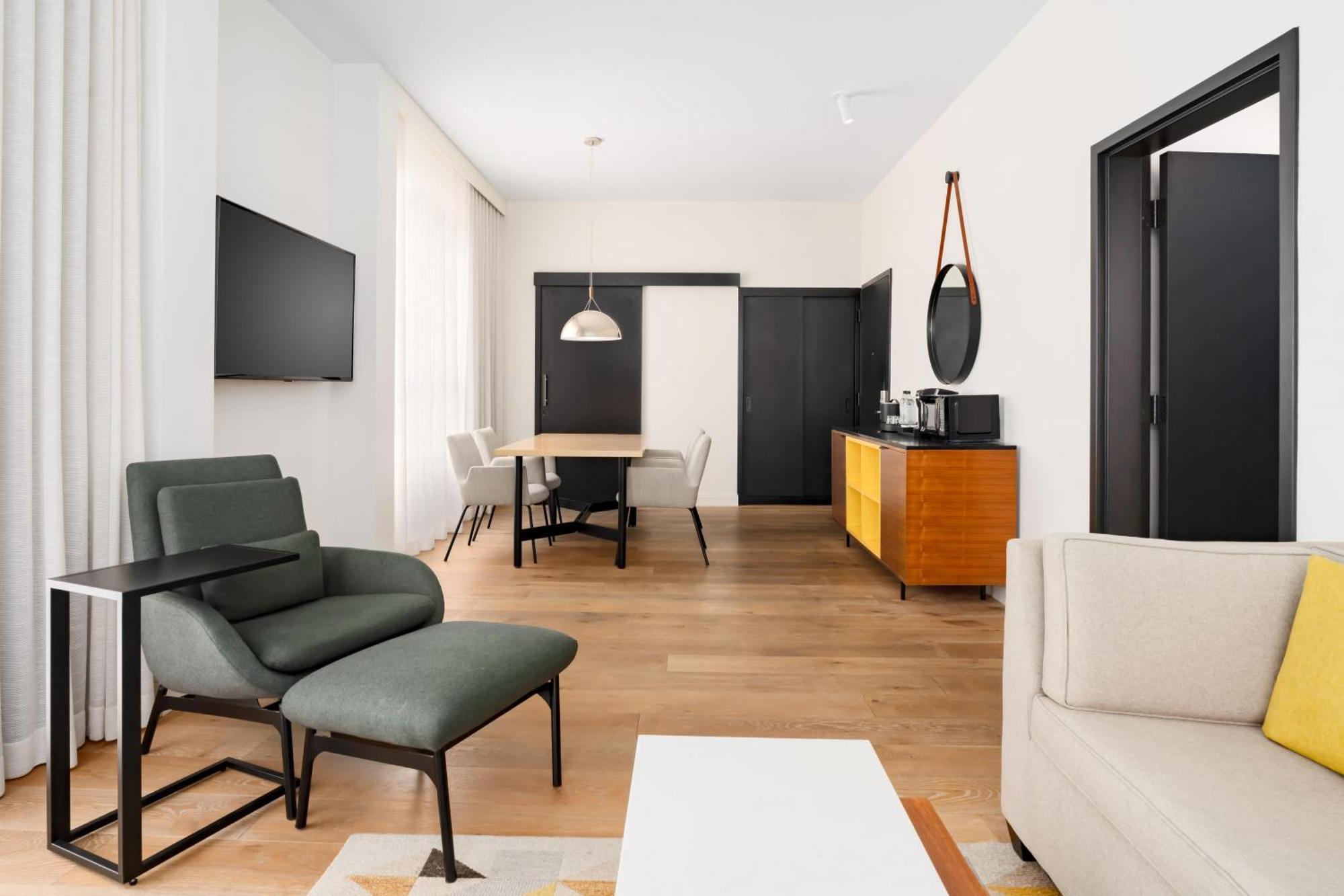 One-Bedroom King Suite