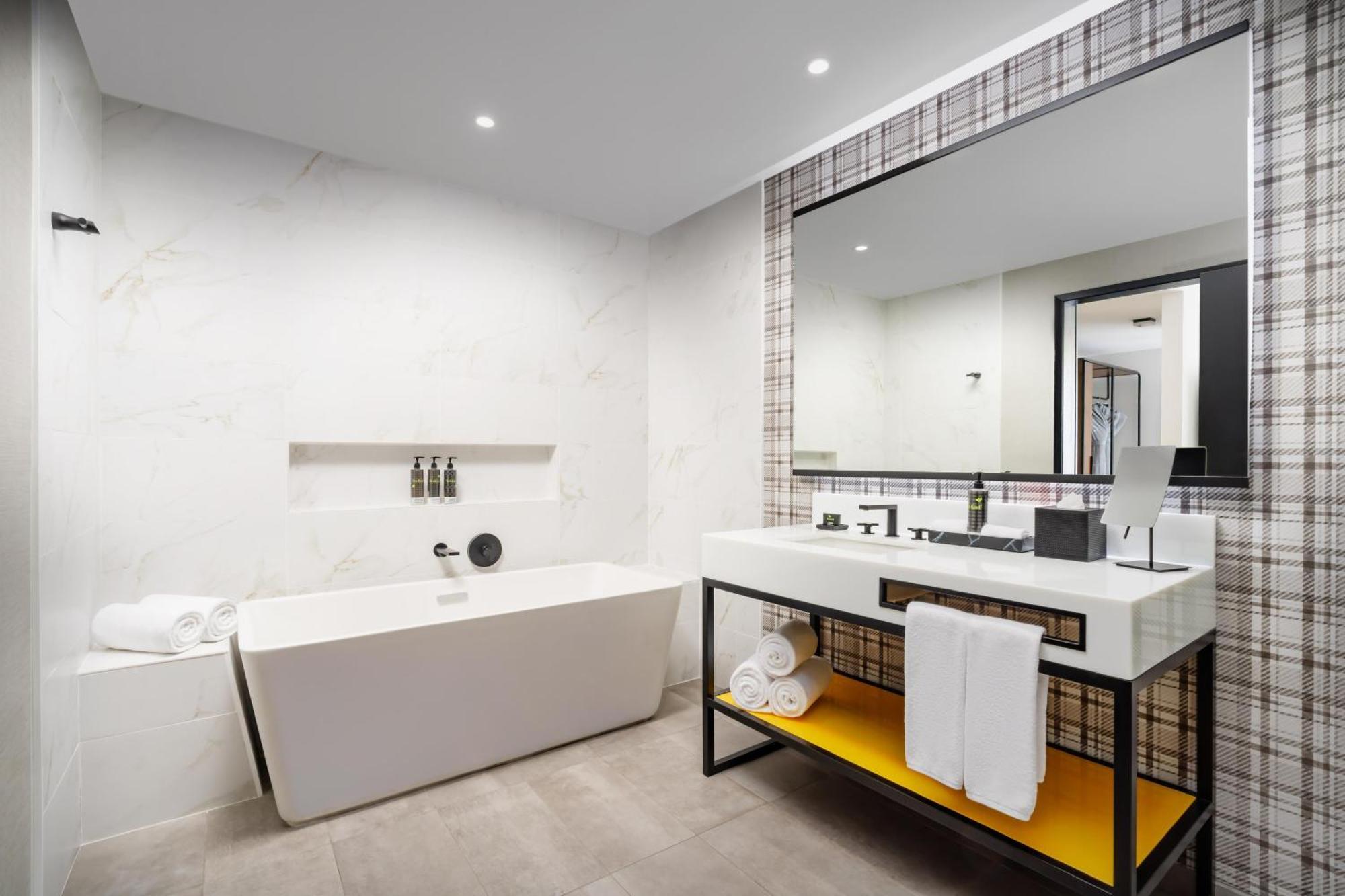 One-Bedroom King Suite