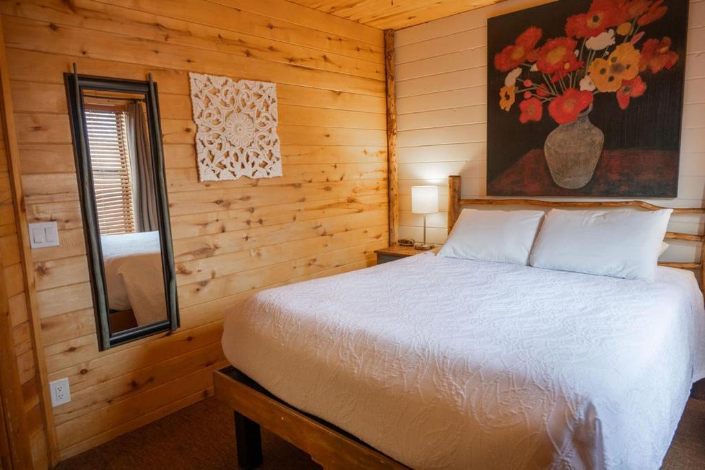 One-Bedroom Cabin