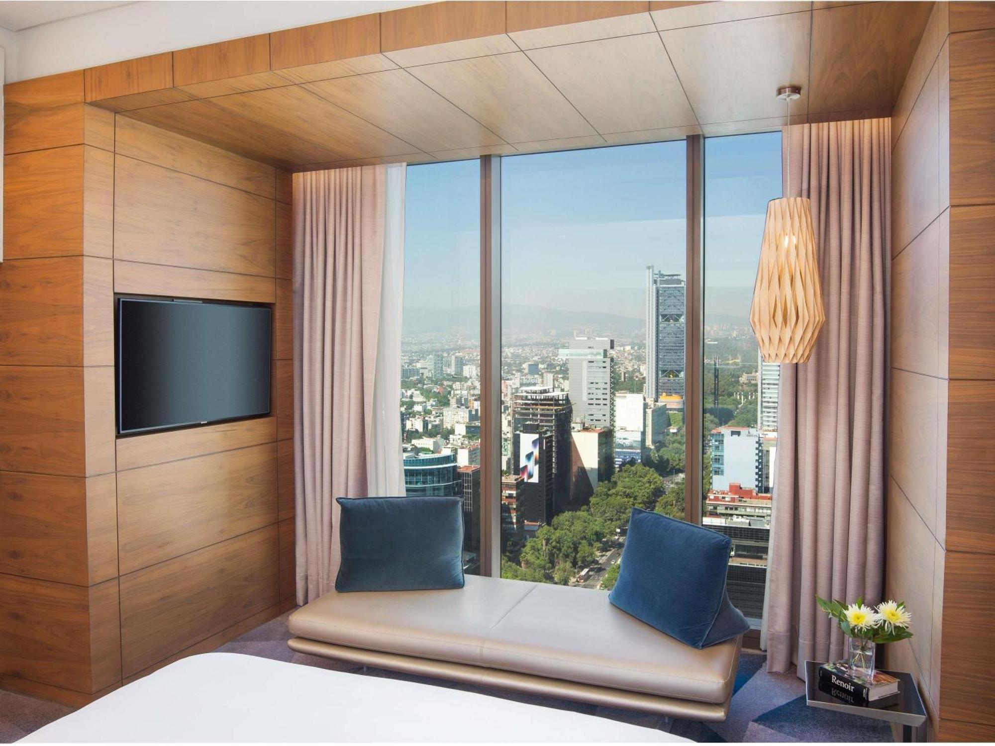 Superior King Room Club Millésime Access Skyline View