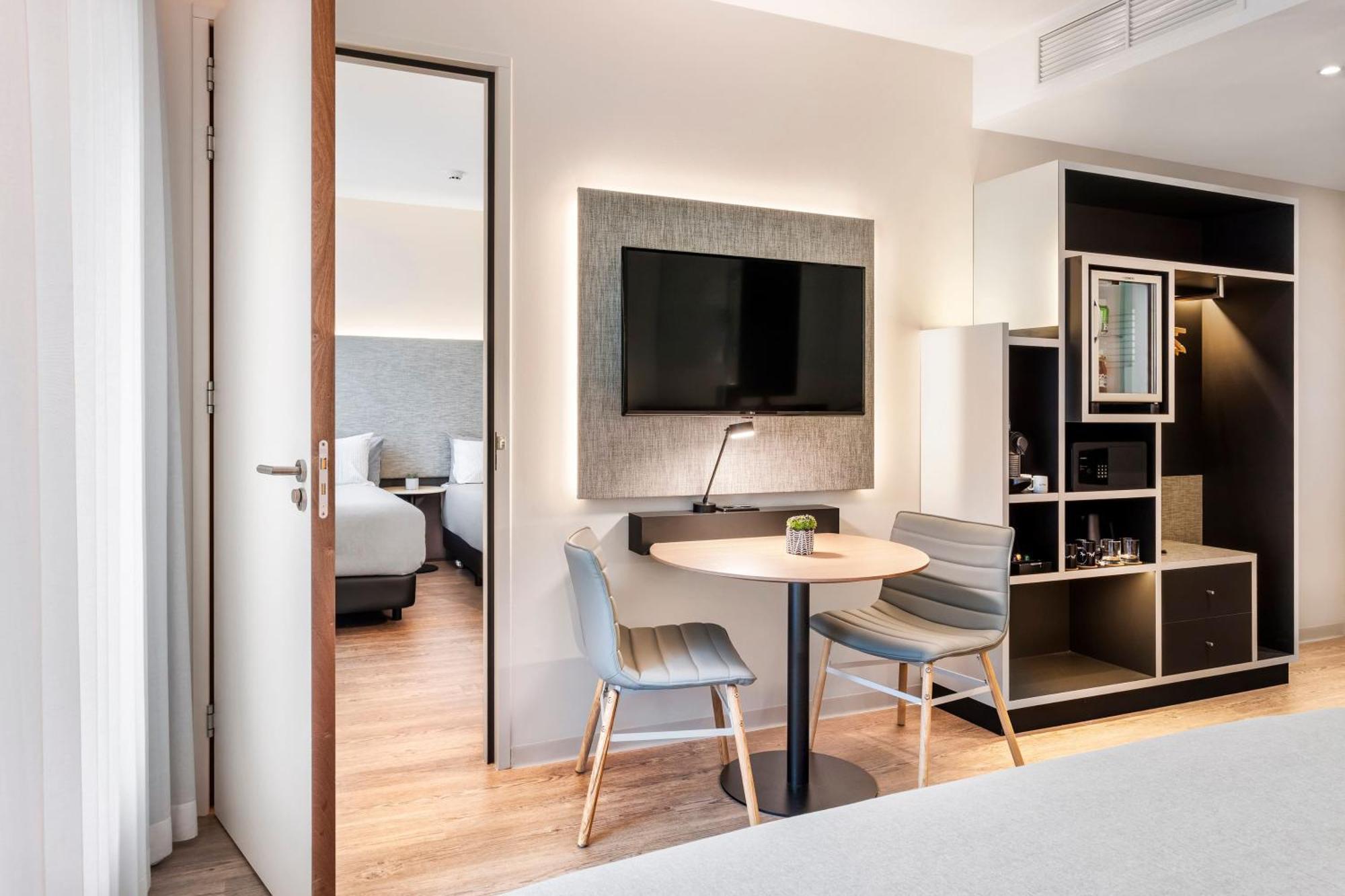 2 connected rooms,1771240318:JPEG