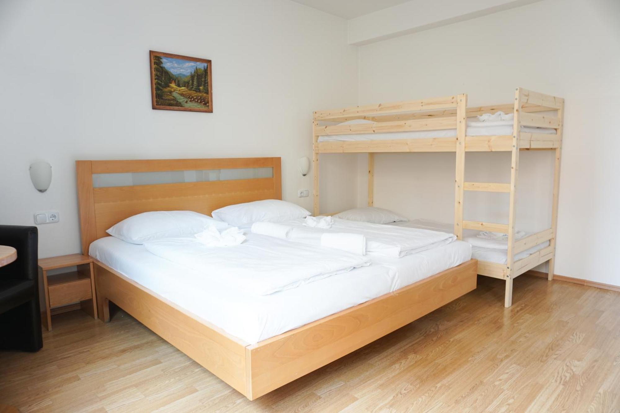 Quintuple Room