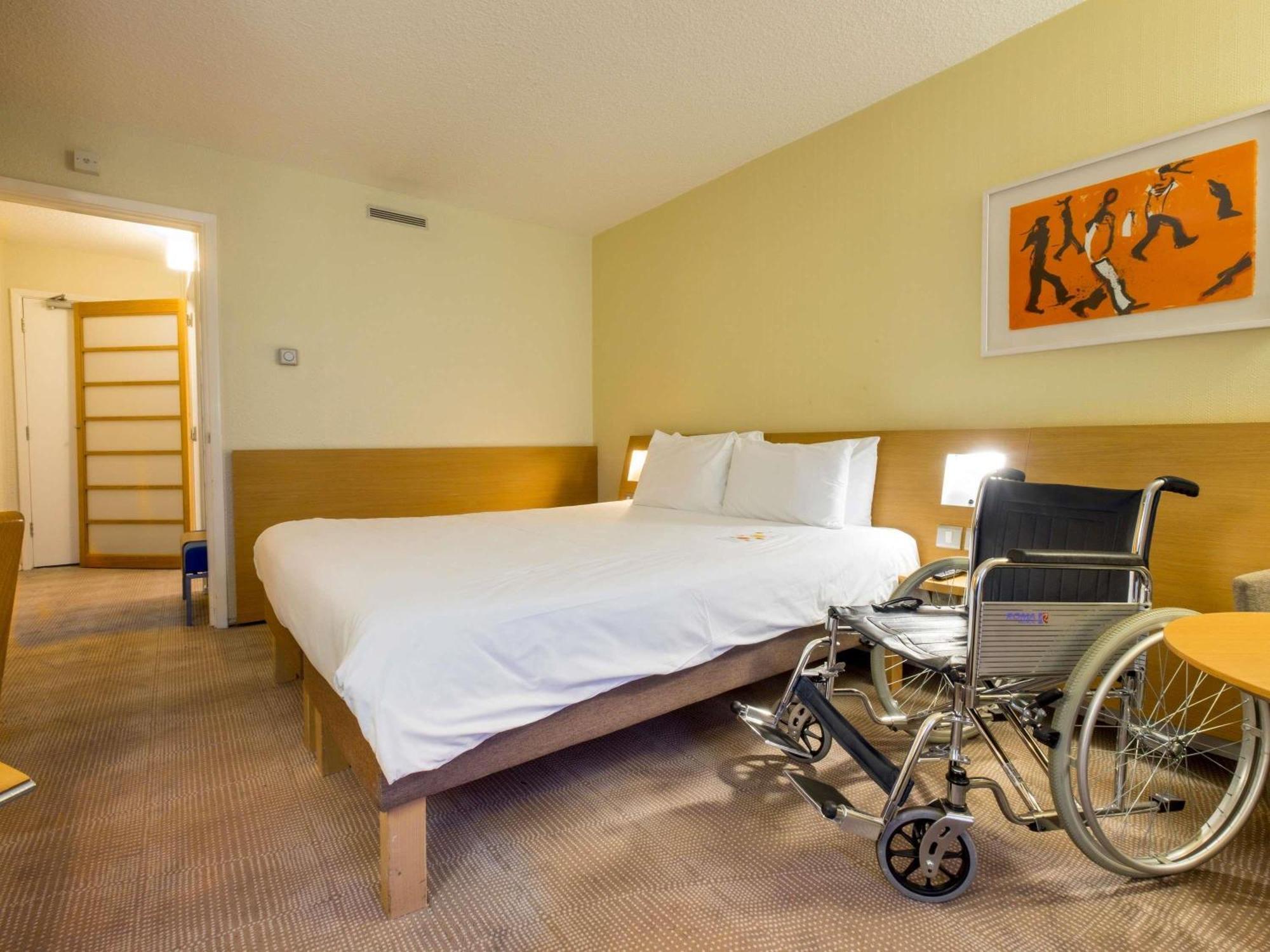 Standard Double Room Mobility Accessible