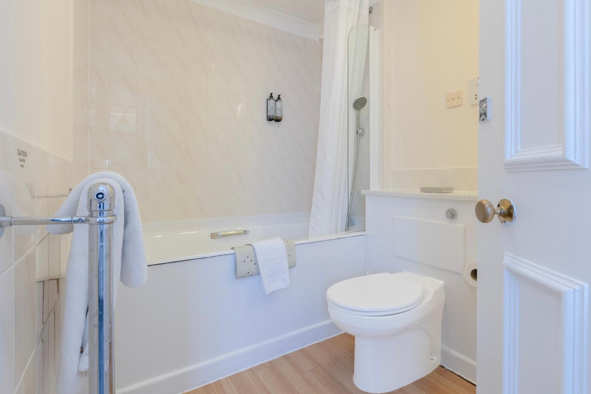 Double Room with Double Bed and Sea View - Non-Smoking