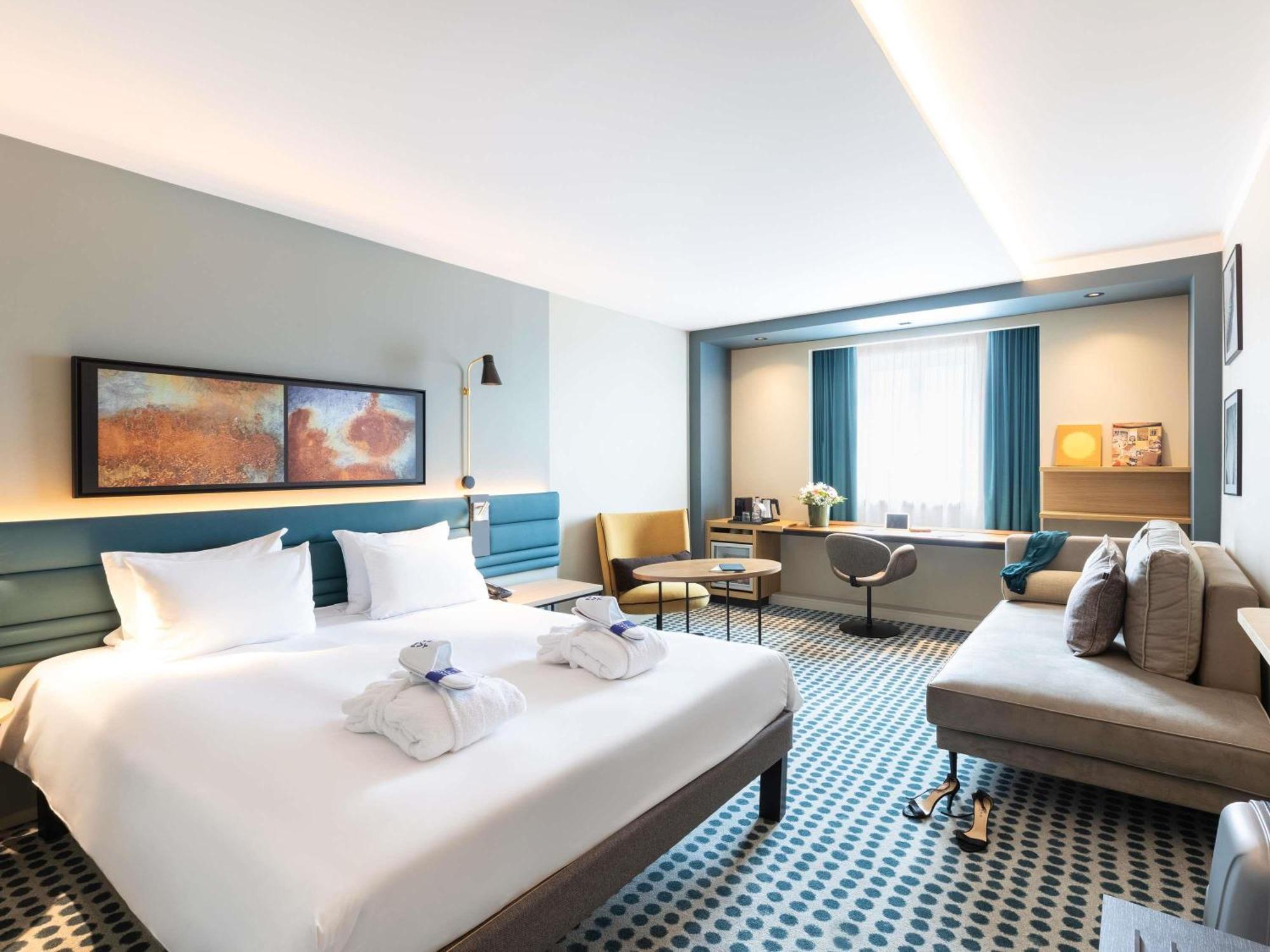 Executive Room a King Bed