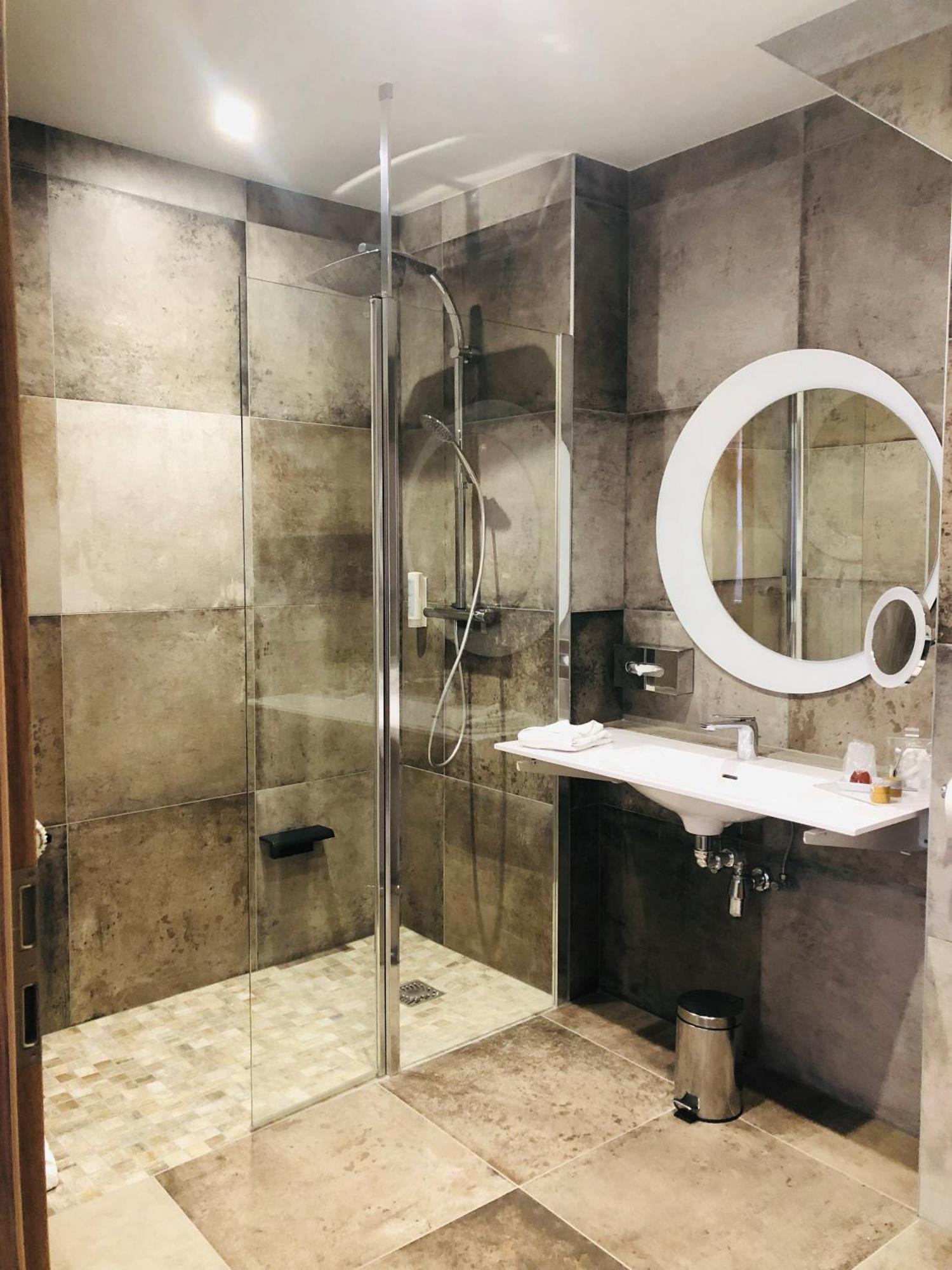 Junior Suite Shower