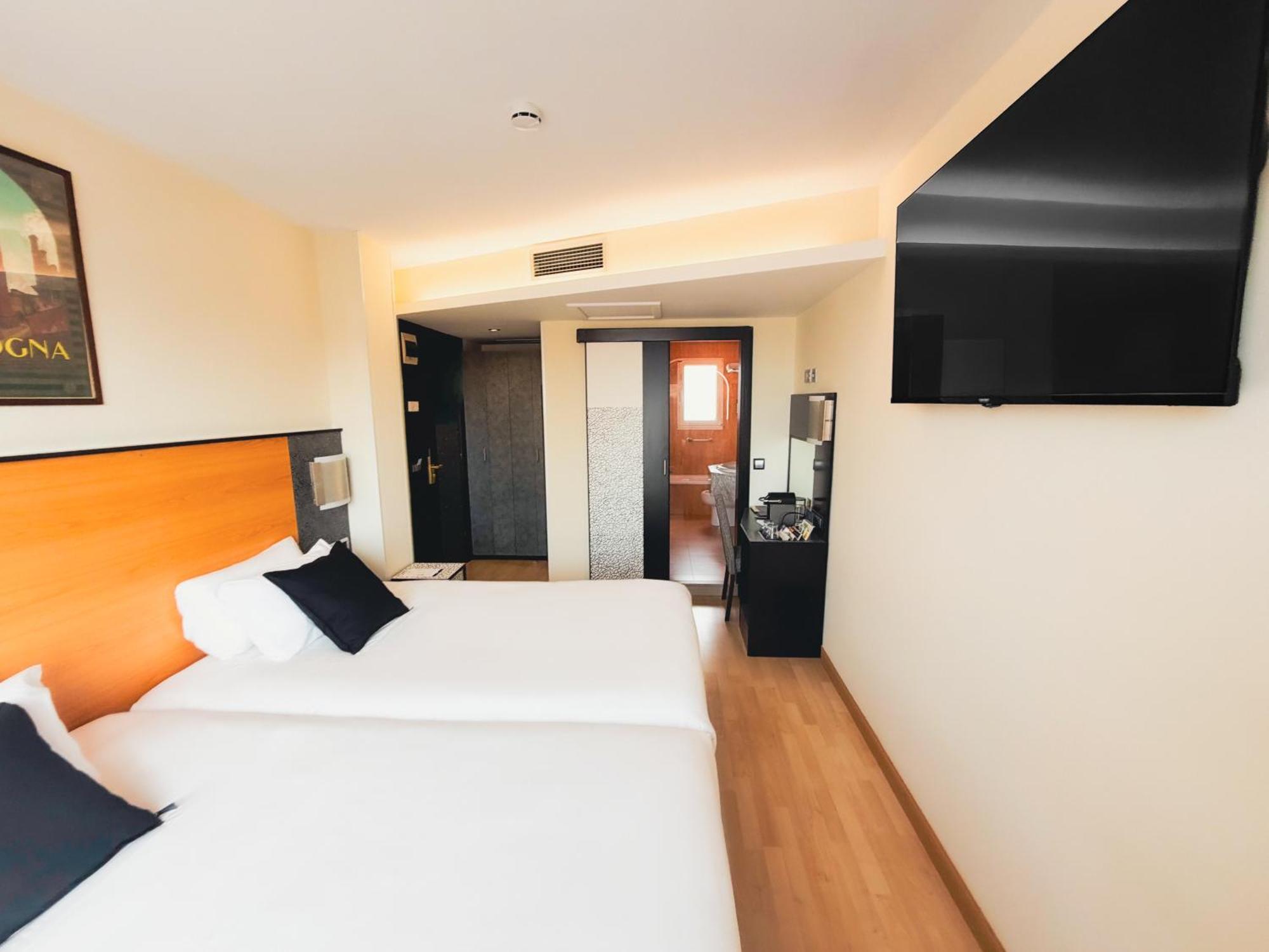 2 single beds