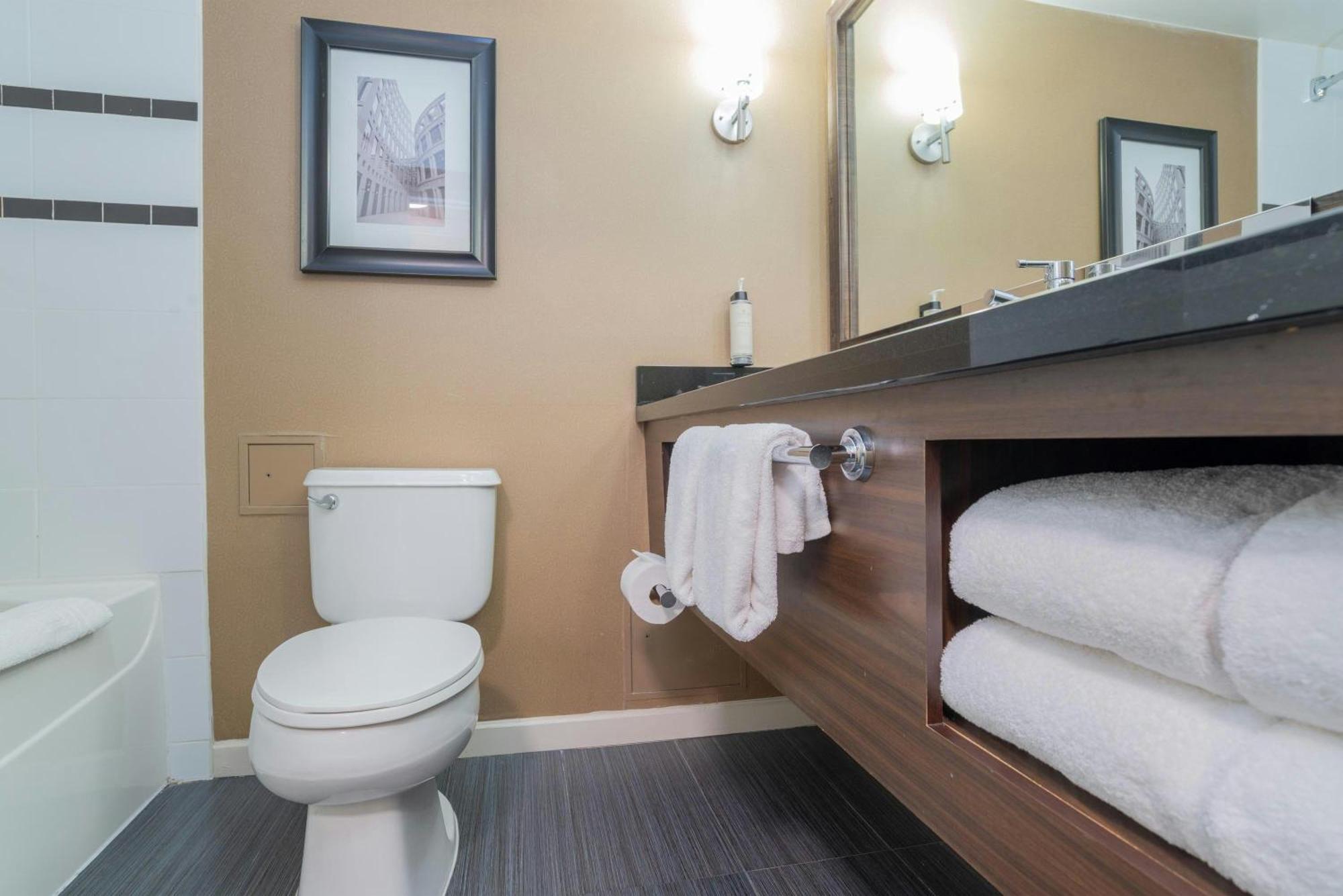 Standard Room 2 Queen Beds Columbia Tower