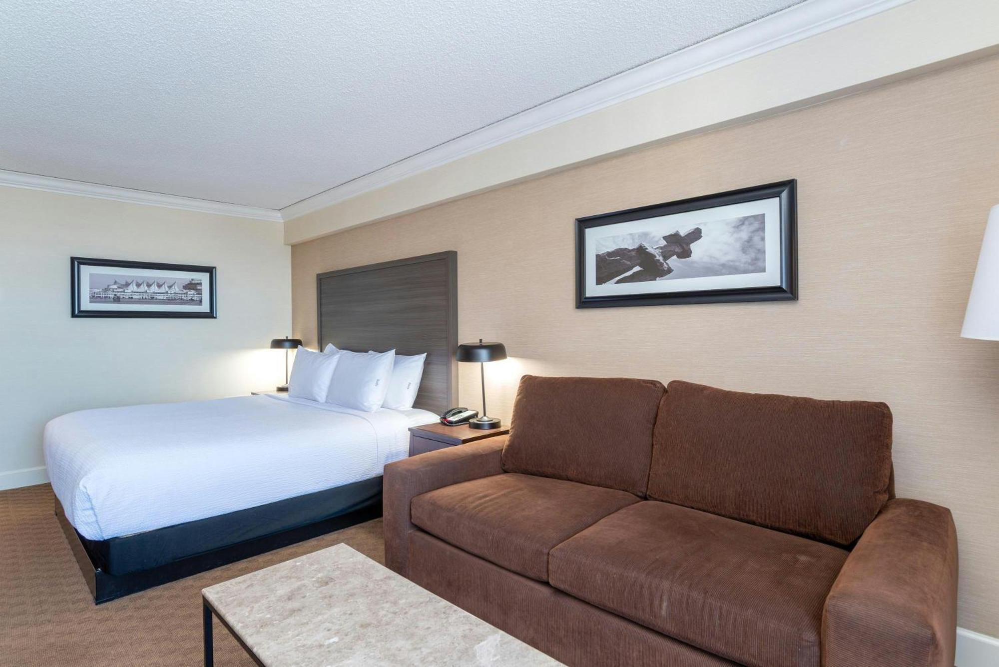 Standard Room 1 King Bed Sofa Bed Columbia Tower