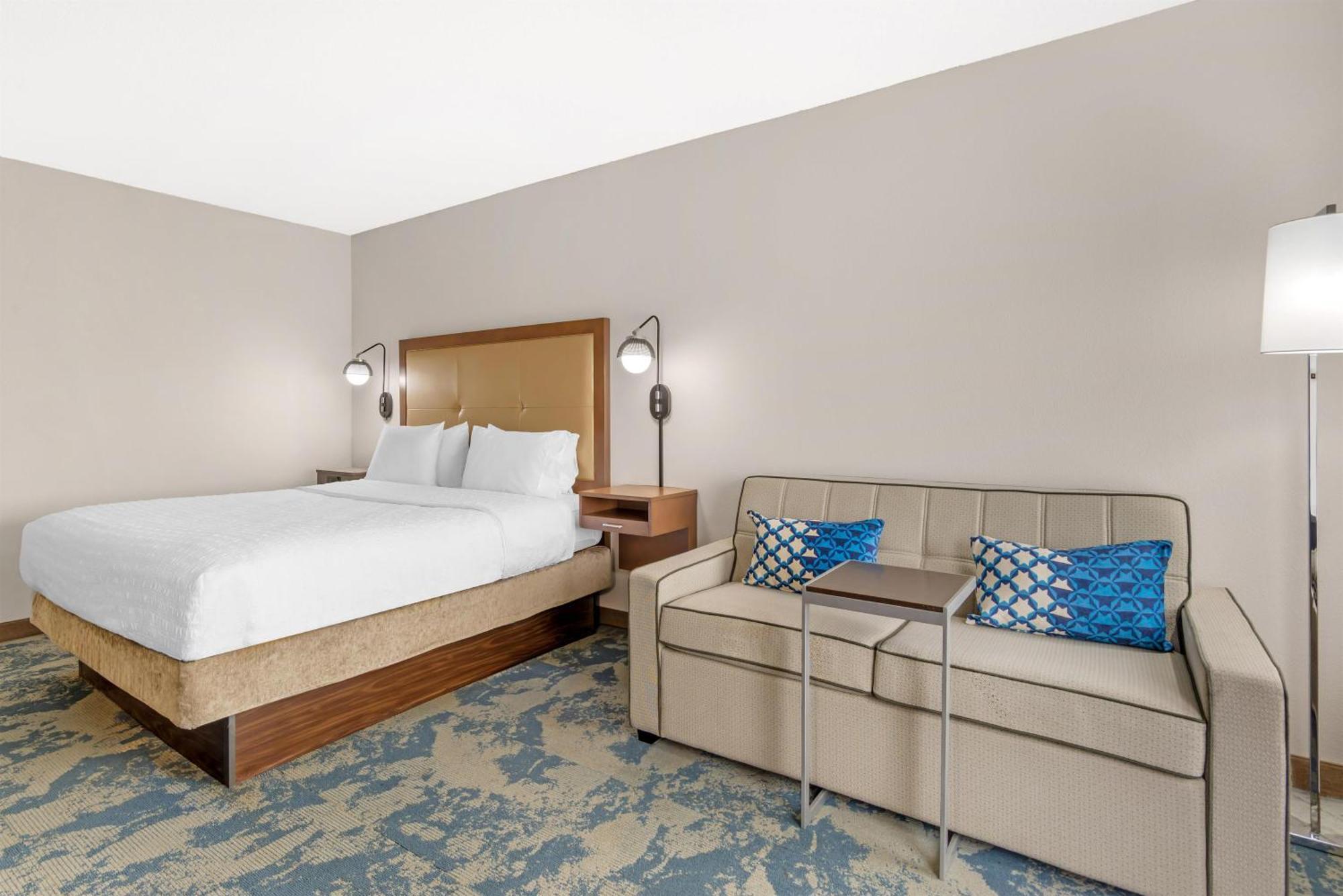 Junior King Suite with Bay Window